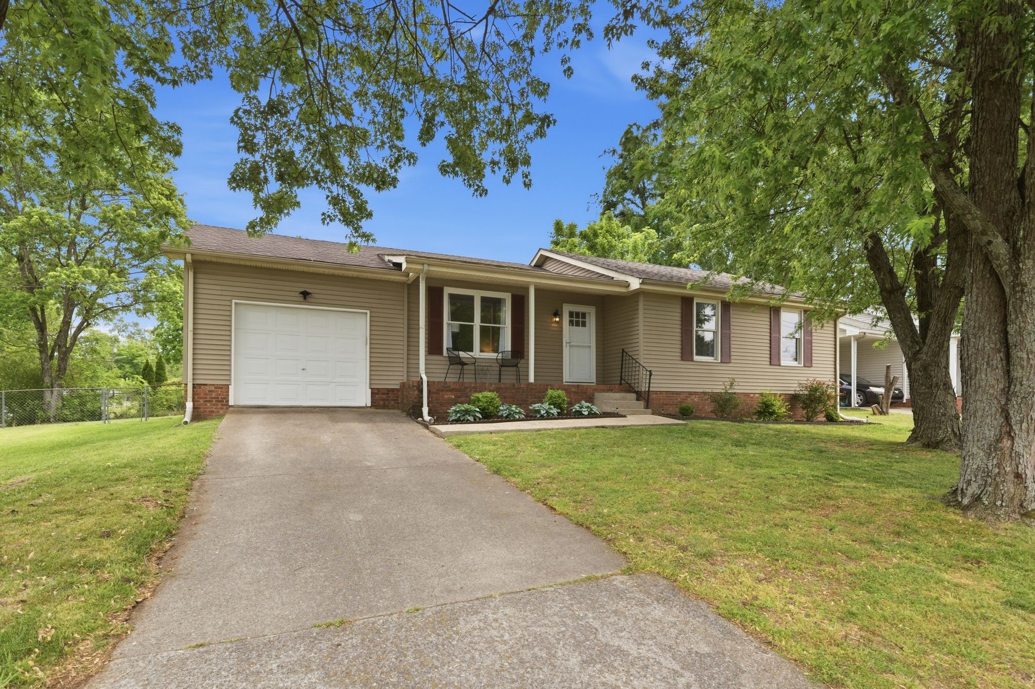 901 Preston Ct