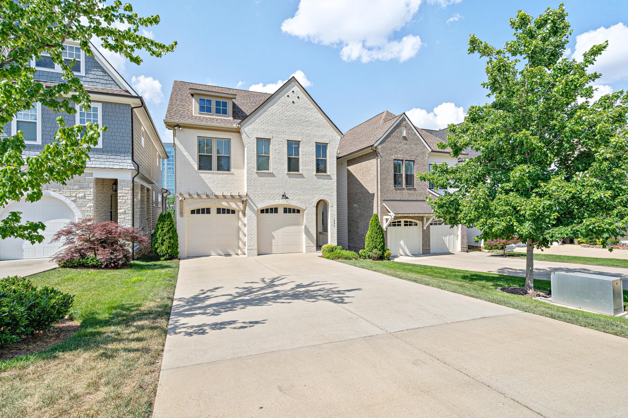 1922 Kimbark Dr
