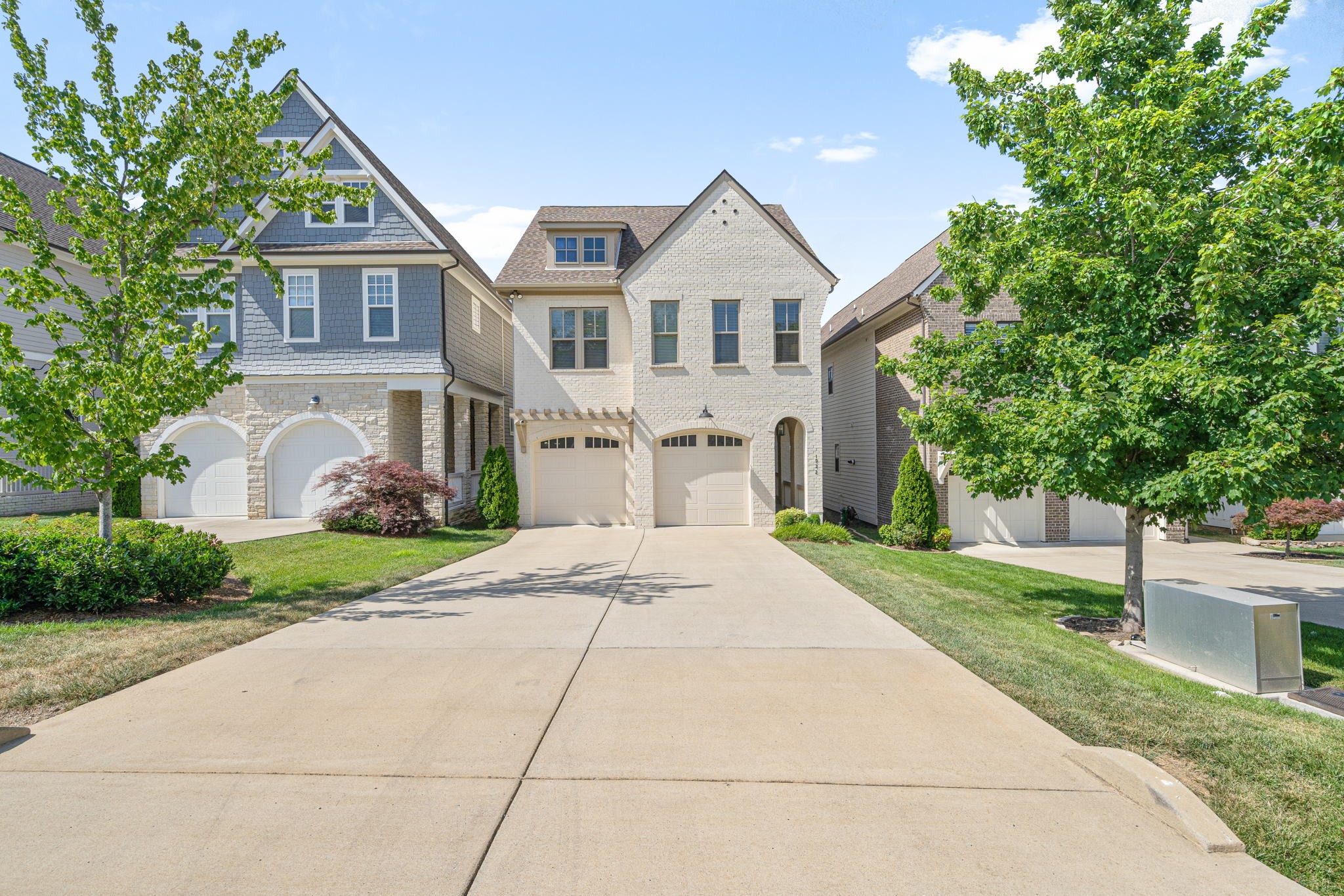 1922 Kimbark Dr