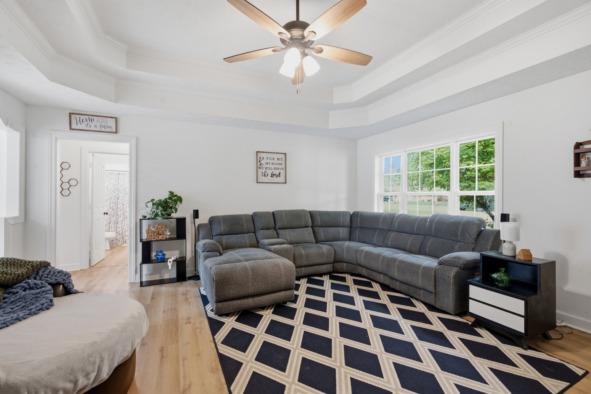 1401 Andrea Ln