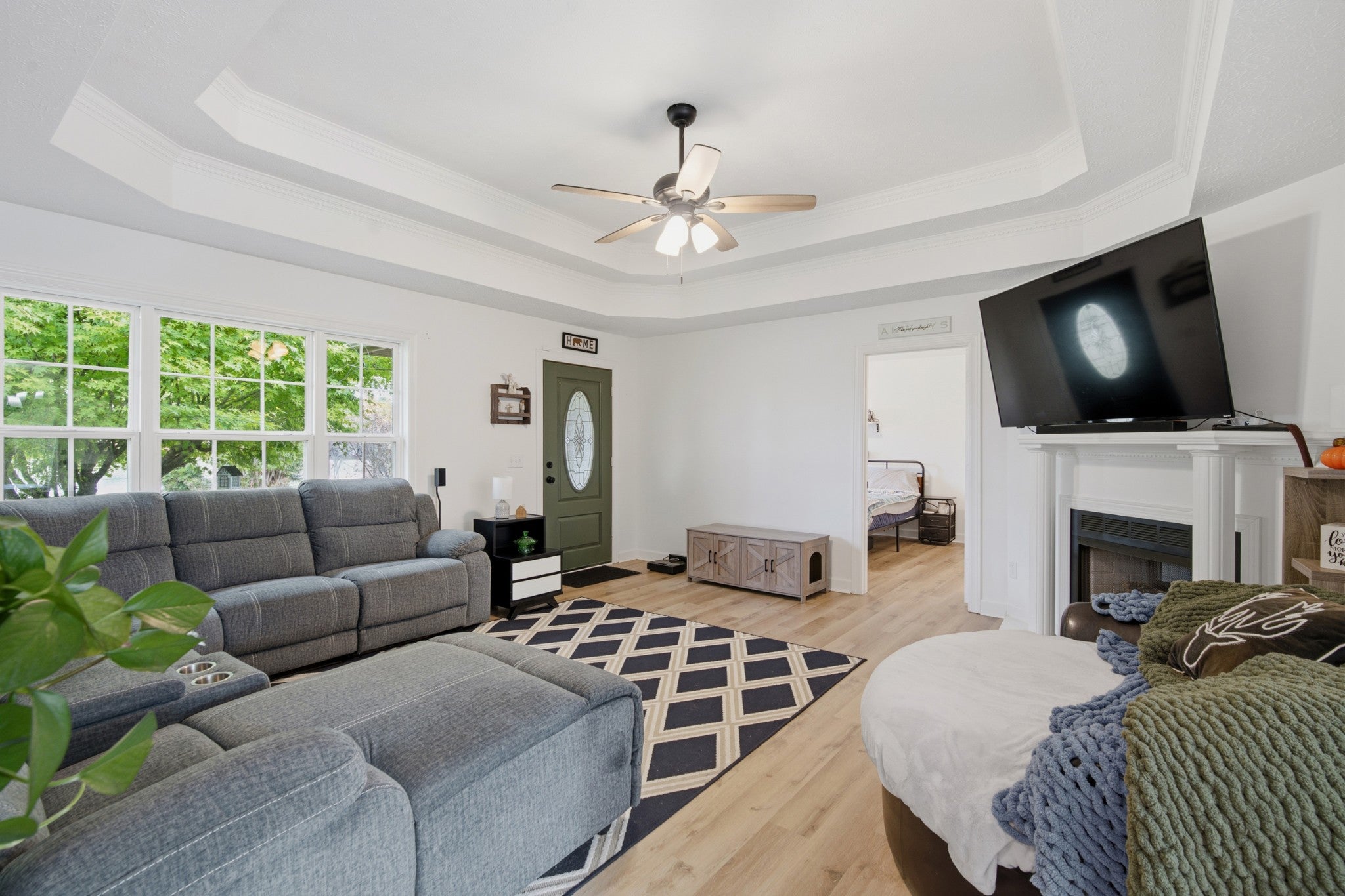 1401 Andrea Ln