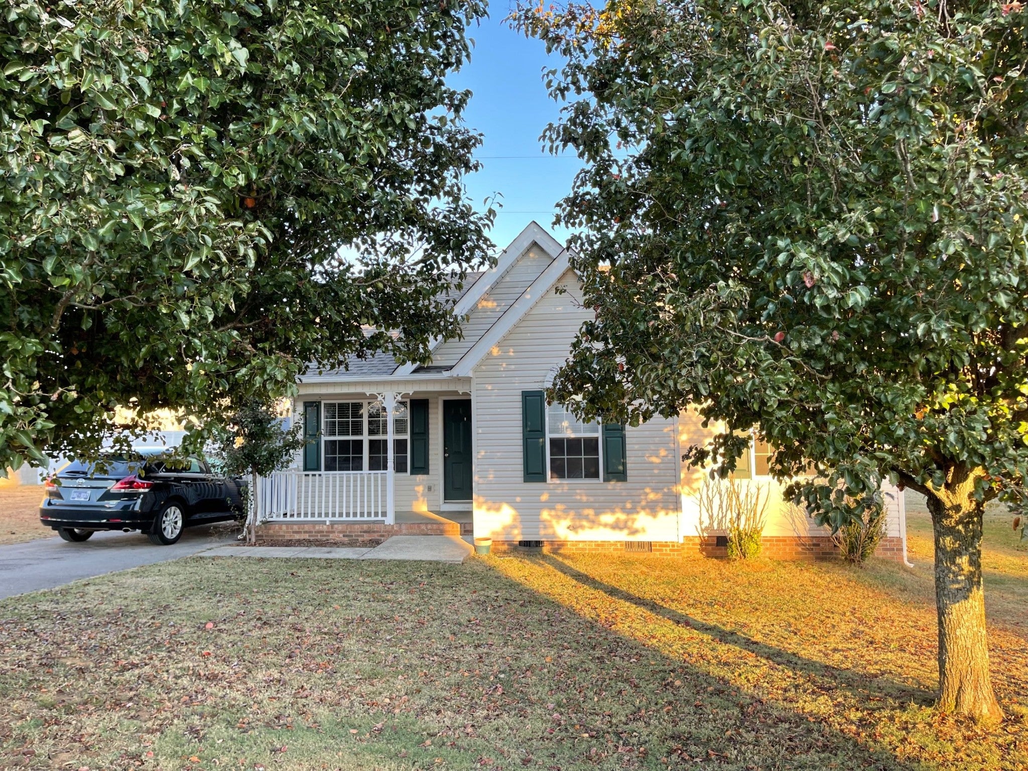 1604 Baucom Dr