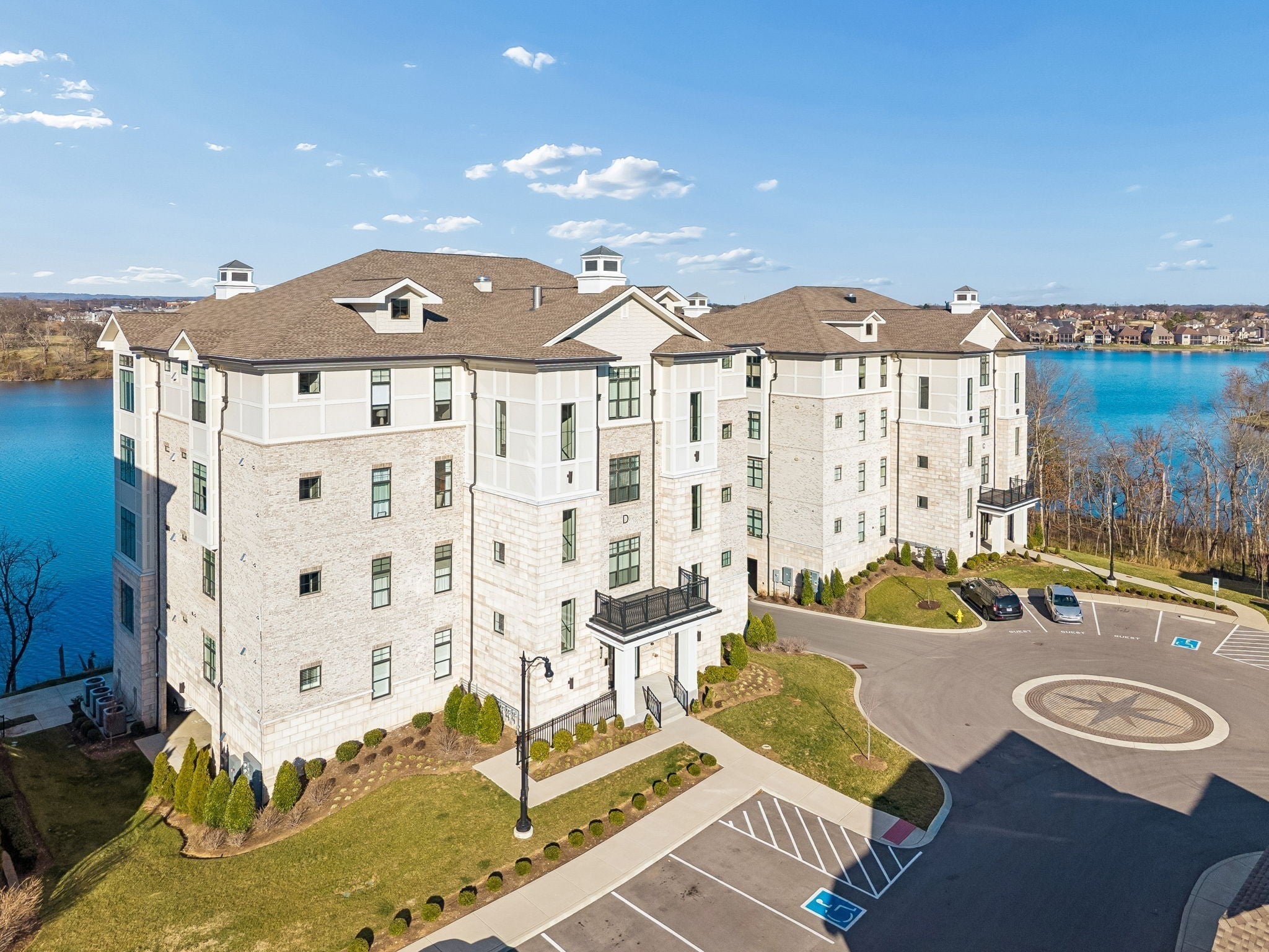 1024 Club View Dr D202