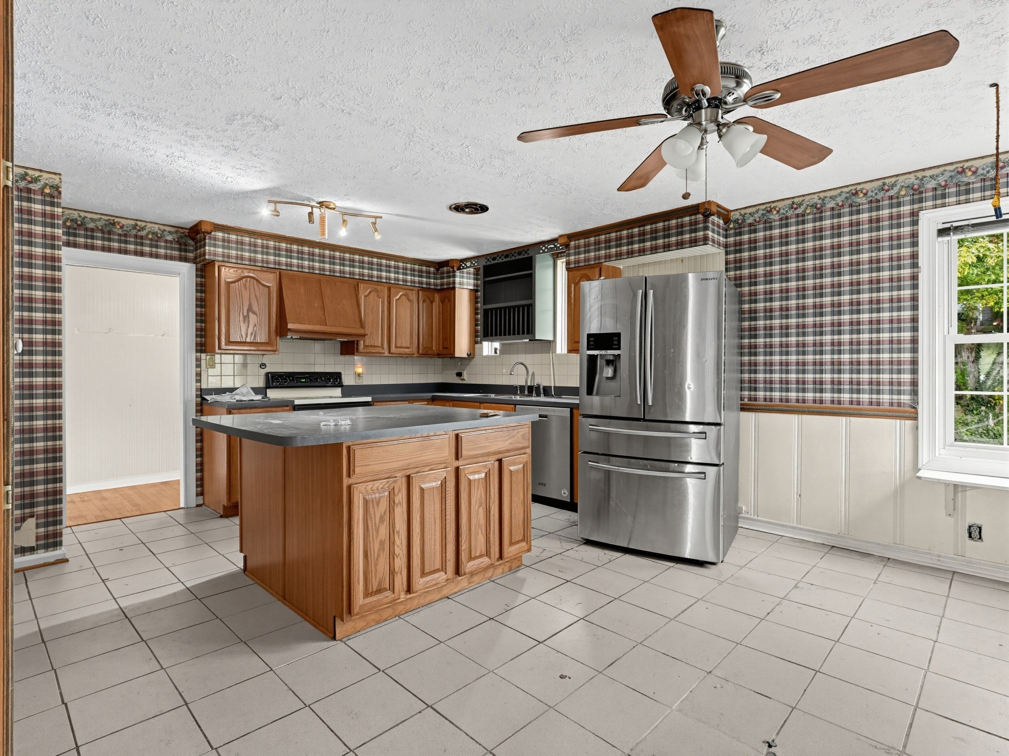 1404 Charles Dr
