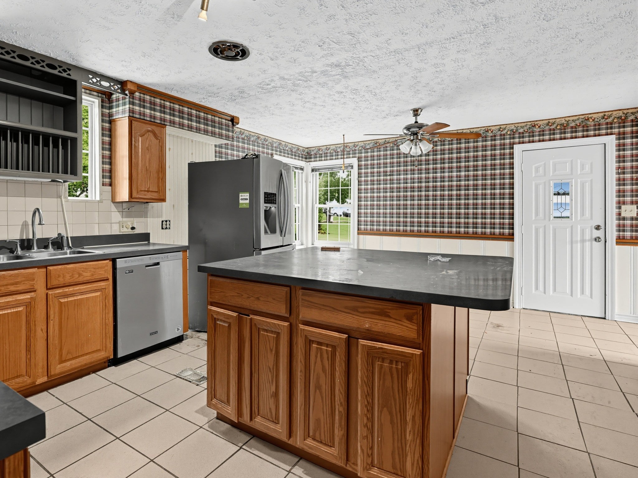 1404 Charles Dr
