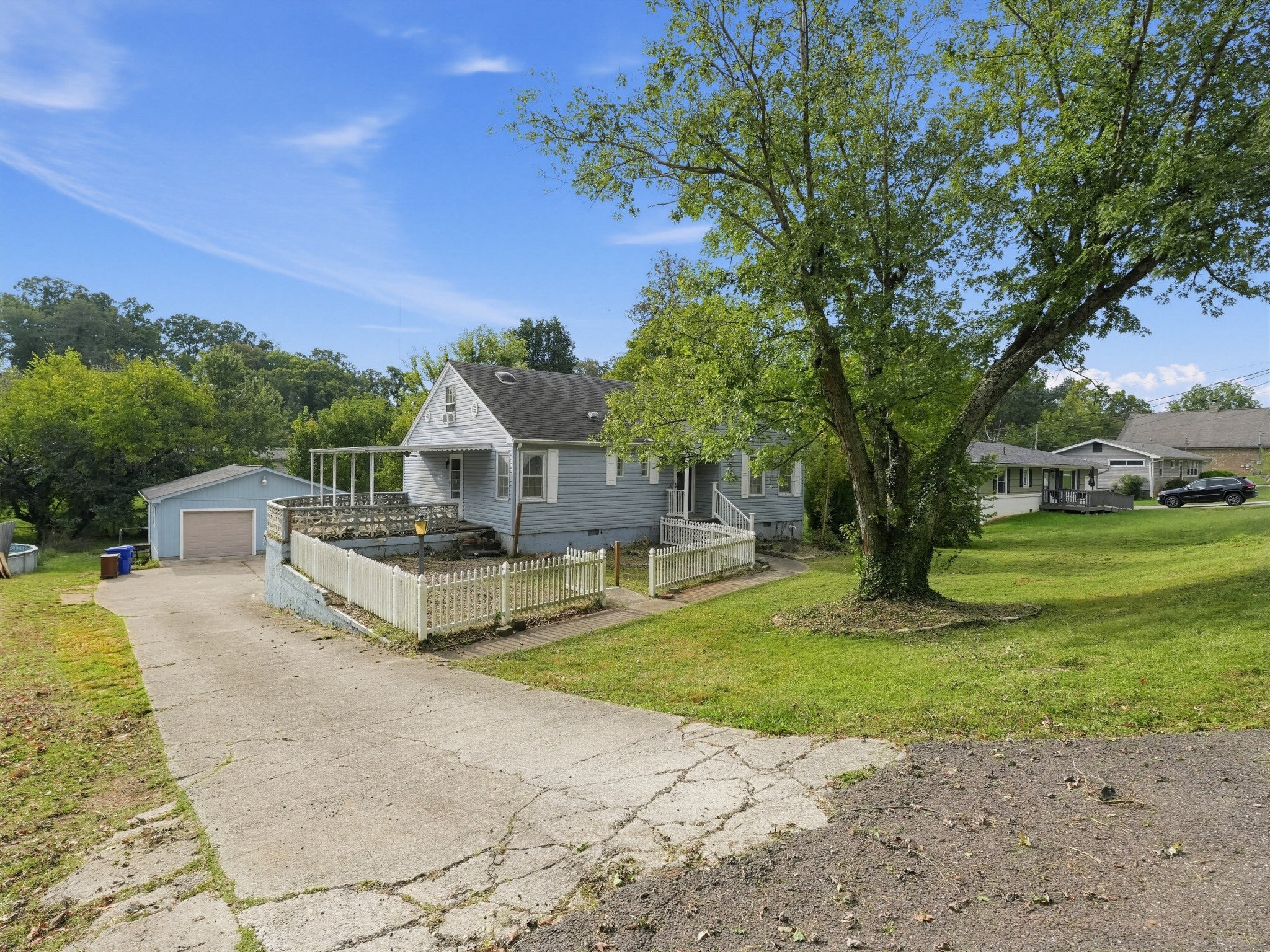 1404 Charles Dr