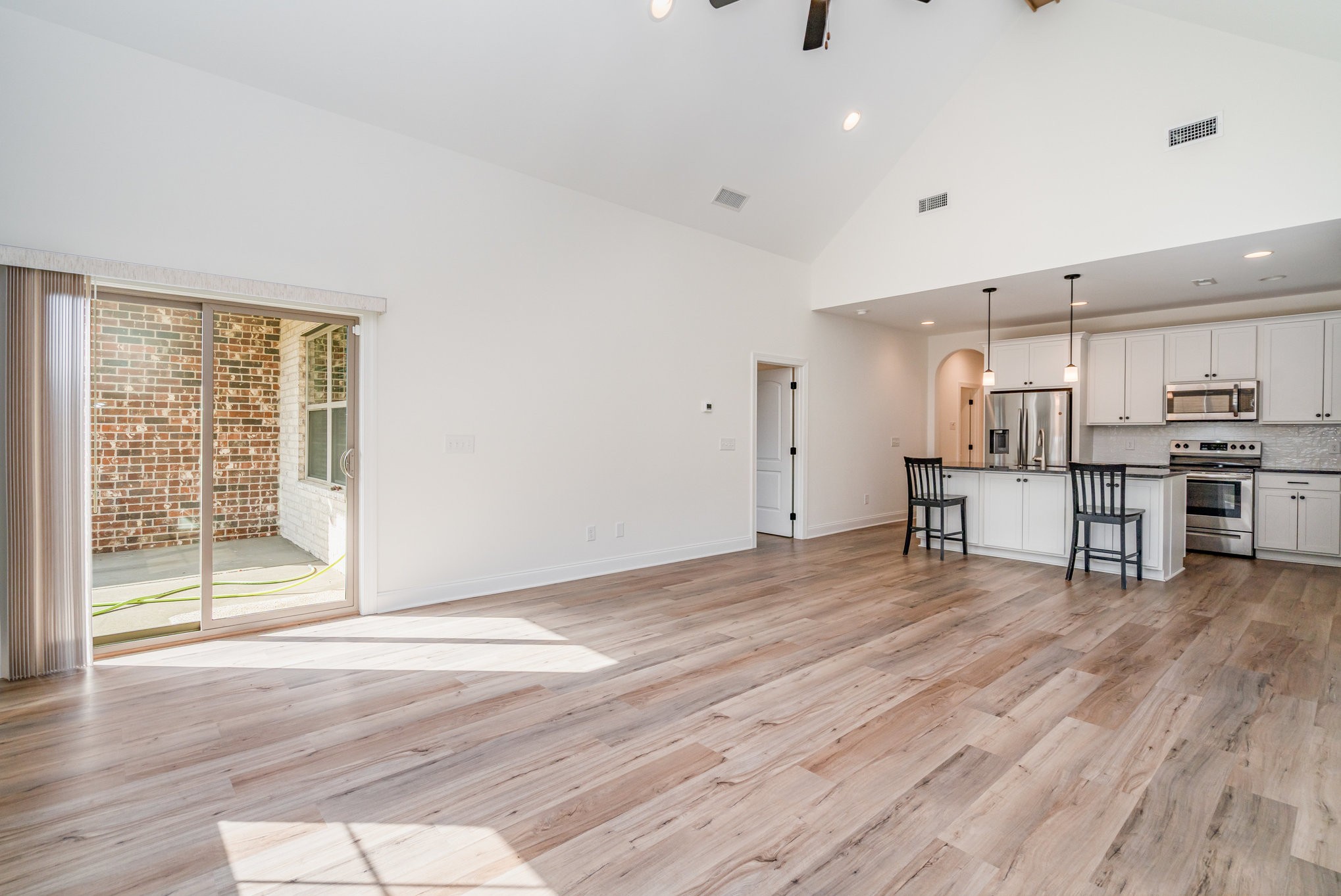 412 W Foxrun
