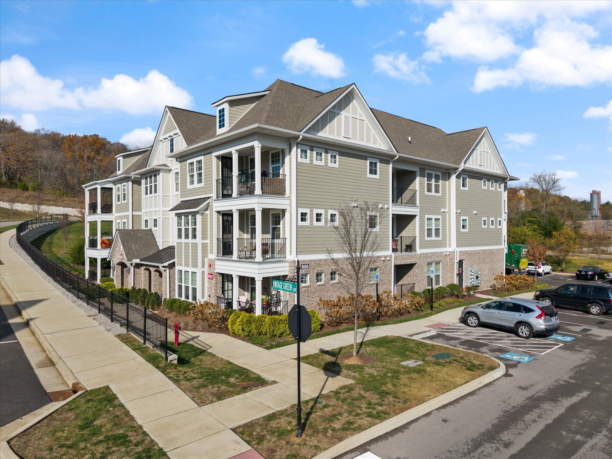 900 Vintage Green Ln 204