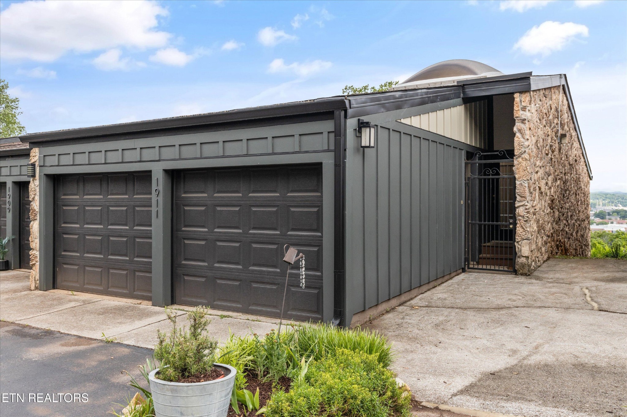 1911 Cherokee Bluff Drive