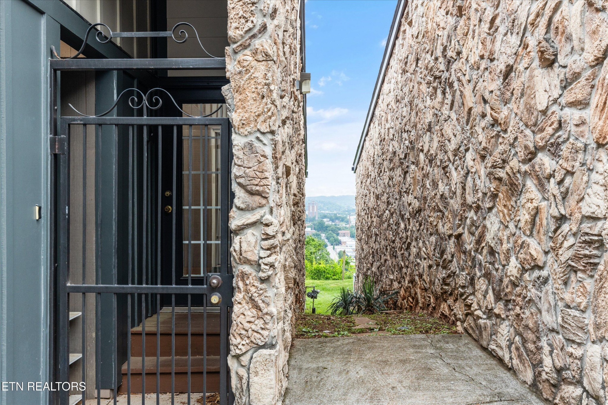 1911 Cherokee Bluff Drive