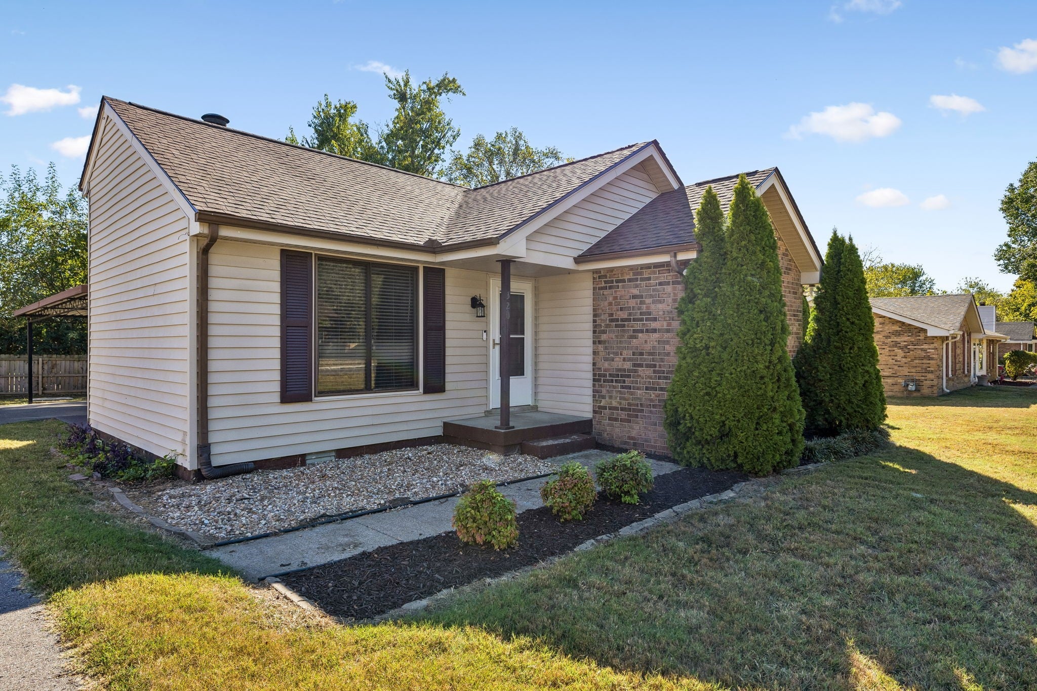 320 Raindrop Ln