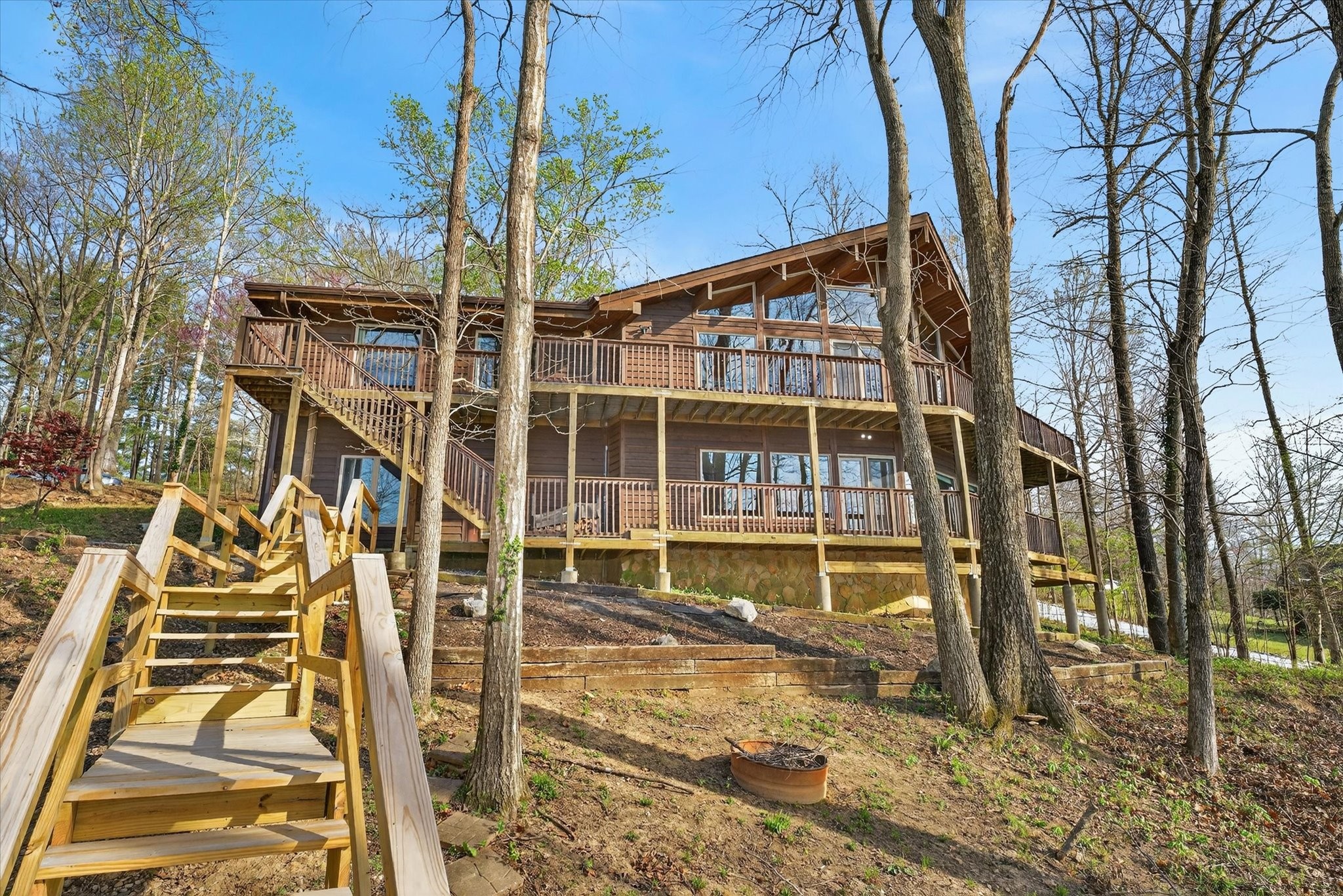 203 Whispering Hills Dr