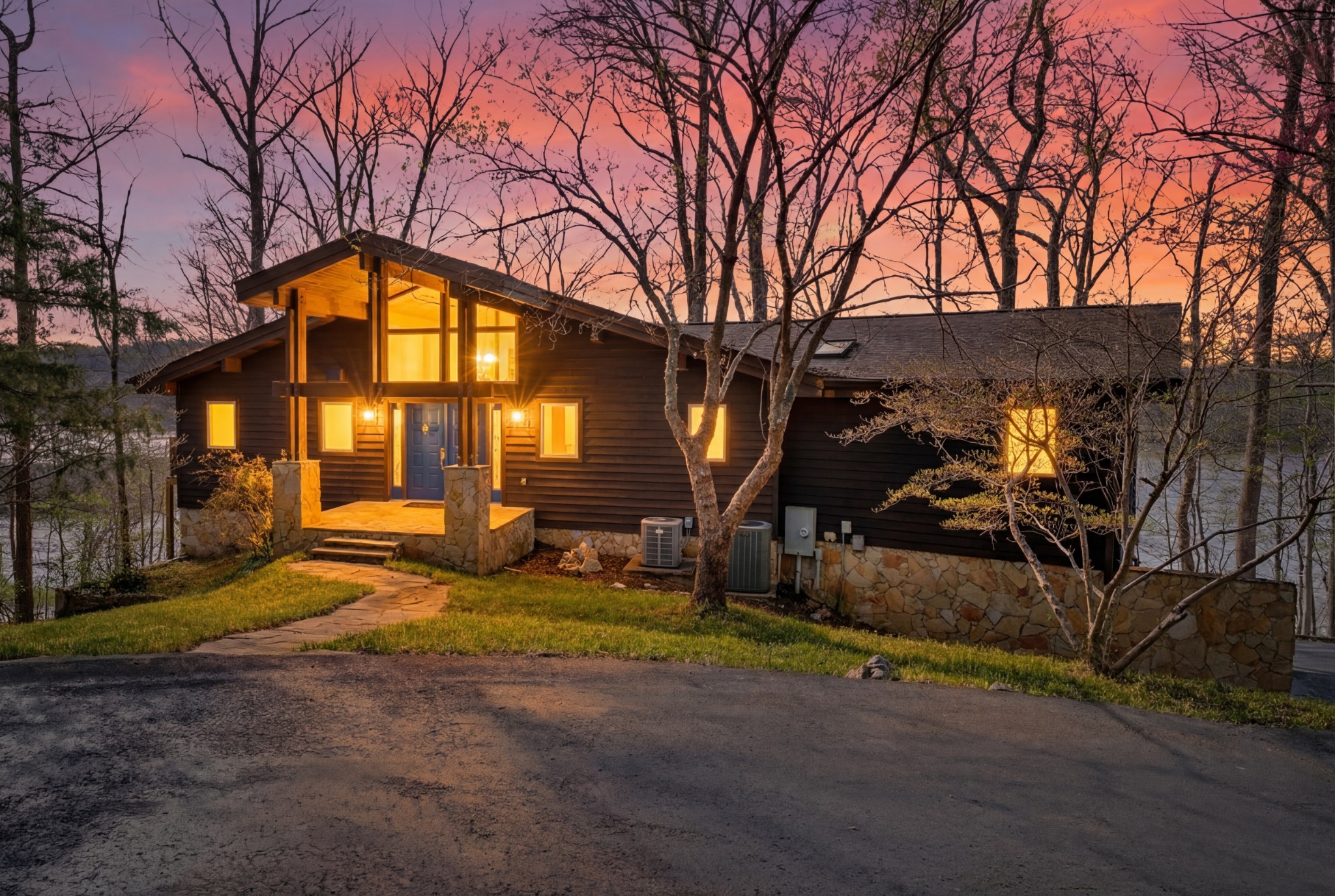 203 Whispering Hills Dr