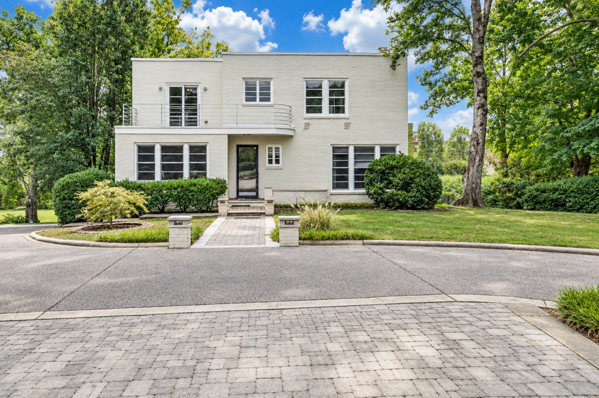 5-bed listing at 1417 Graybar Ln, Nashville