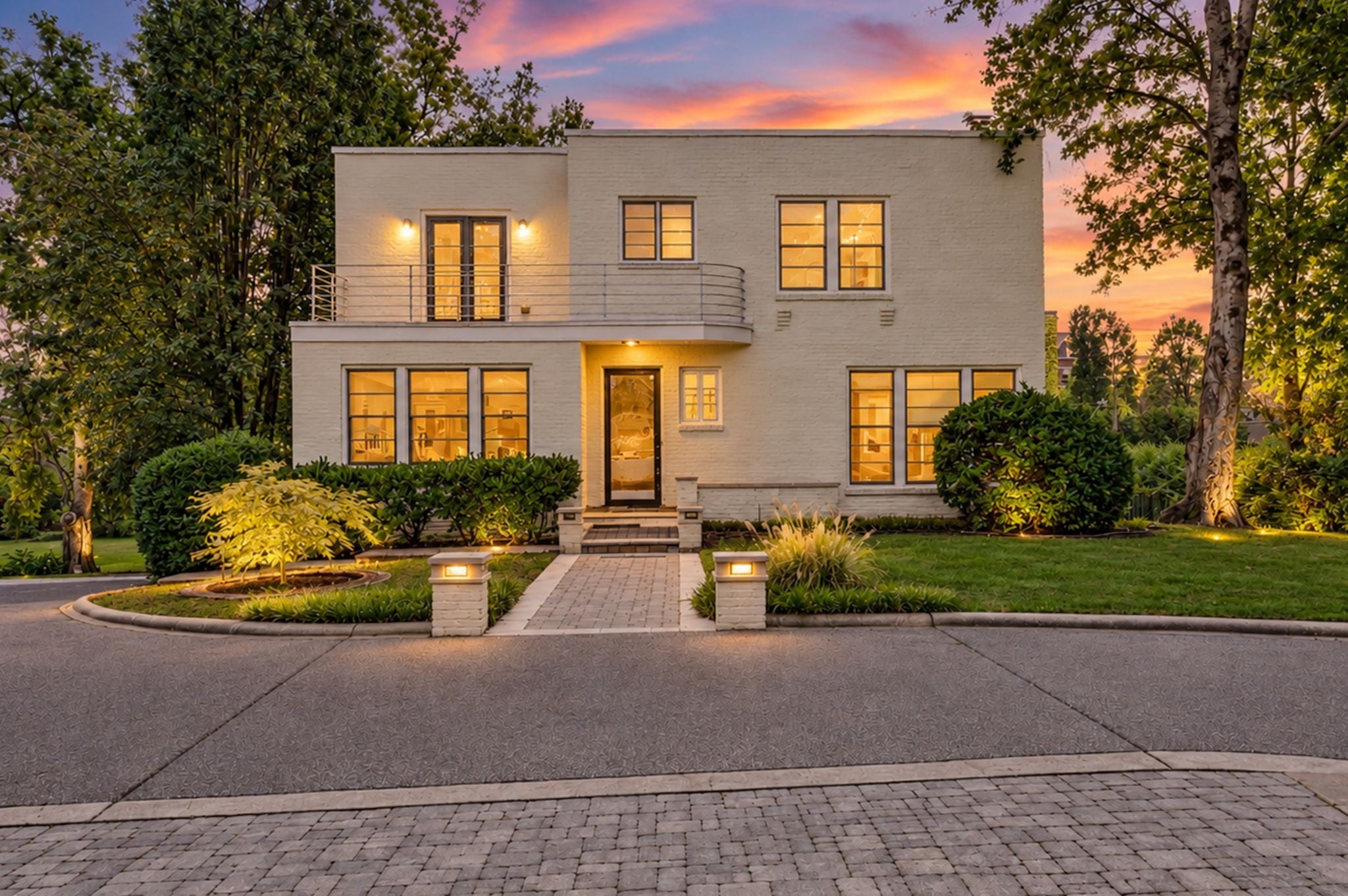 1417 Graybar Ln