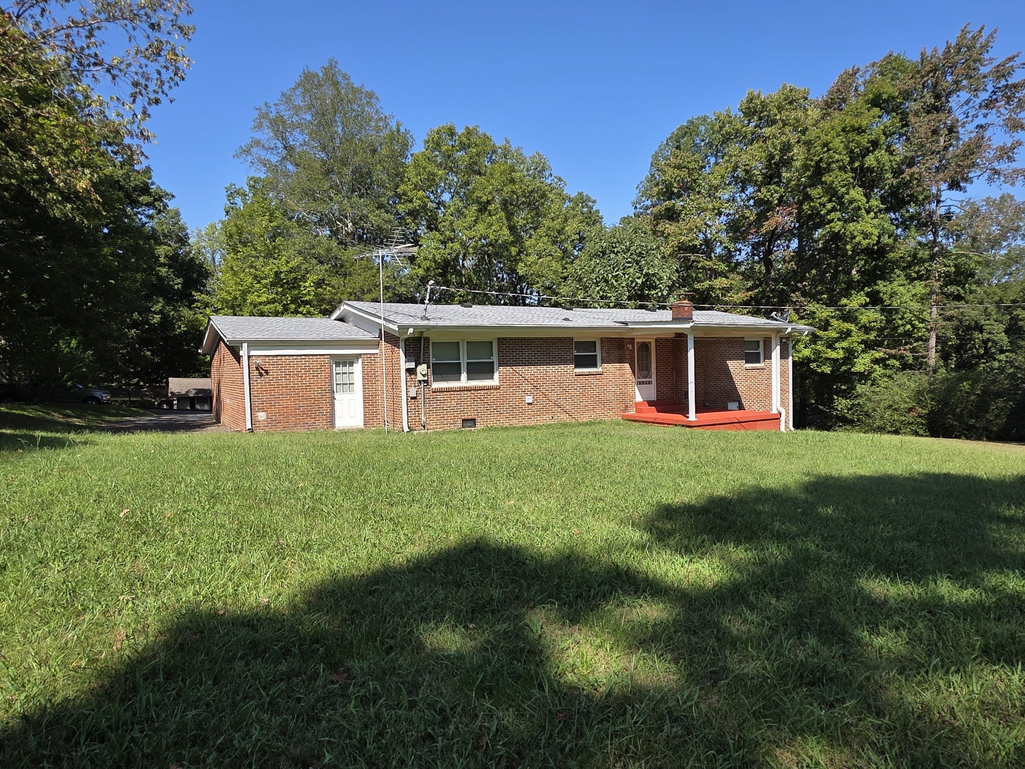402 Broadview Dr