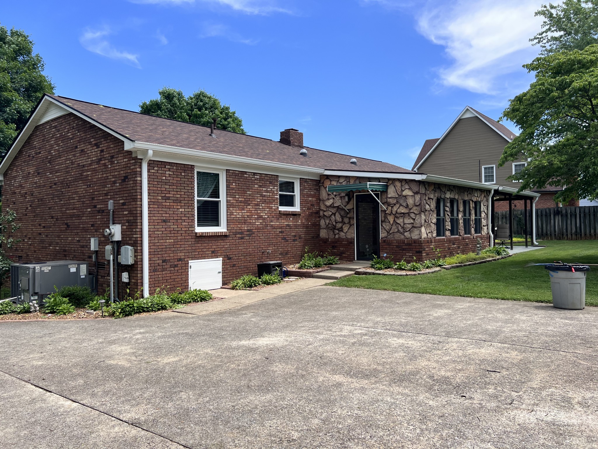 930 Rossview Rd