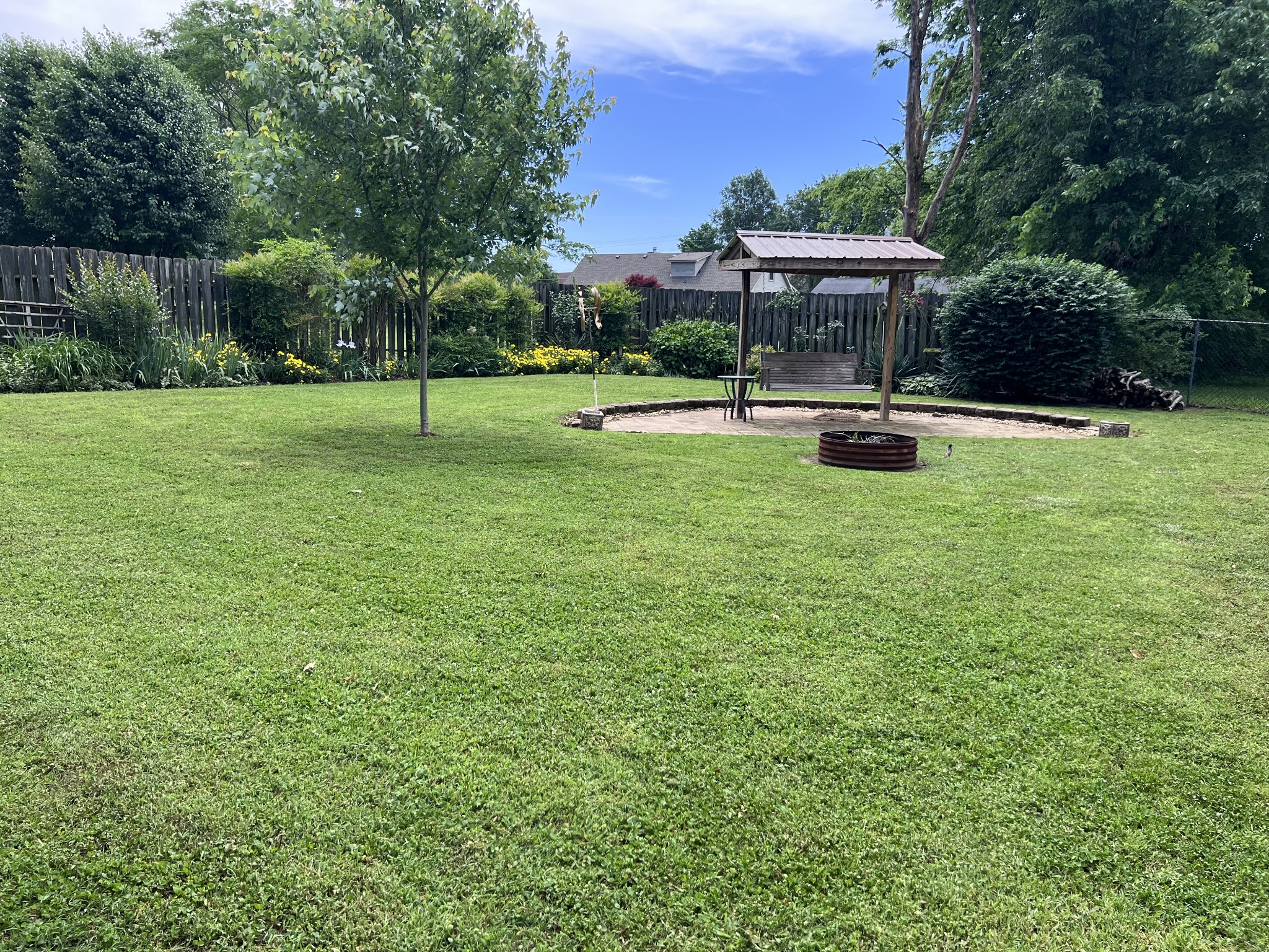 930 Rossview Rd