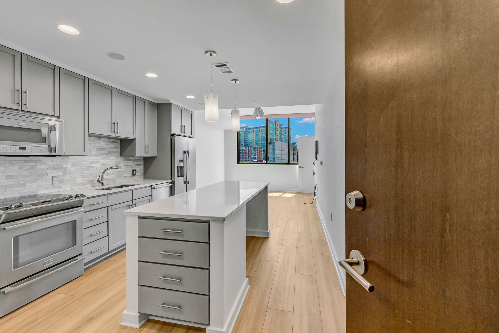 1212 Laurel St 206