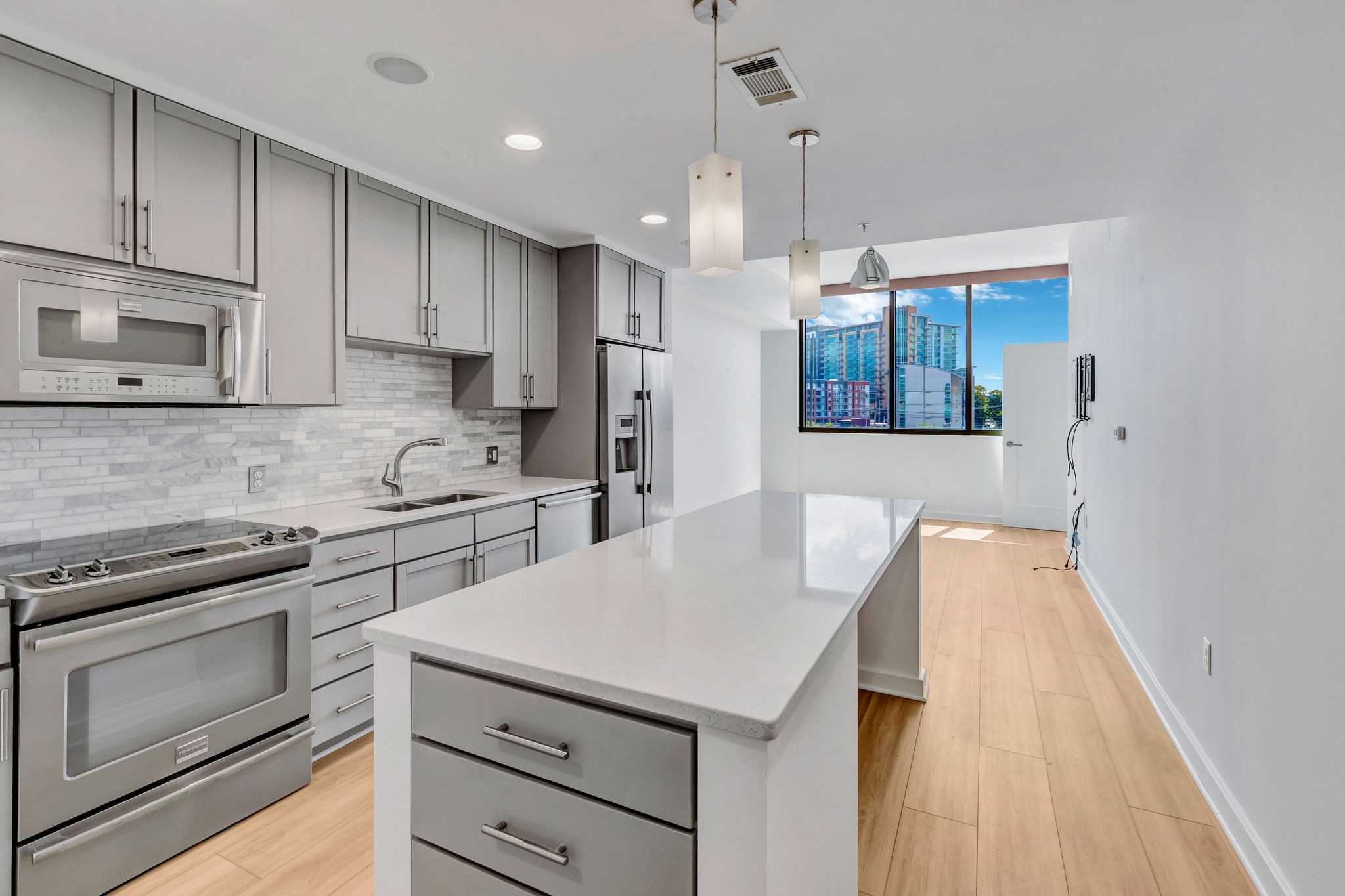 1212 Laurel St 206