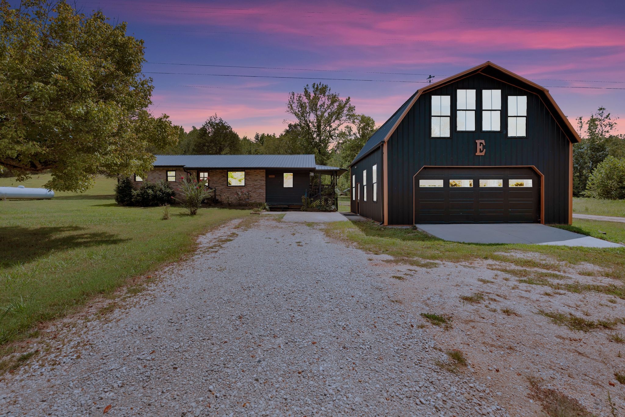2006 Highway 438 E
