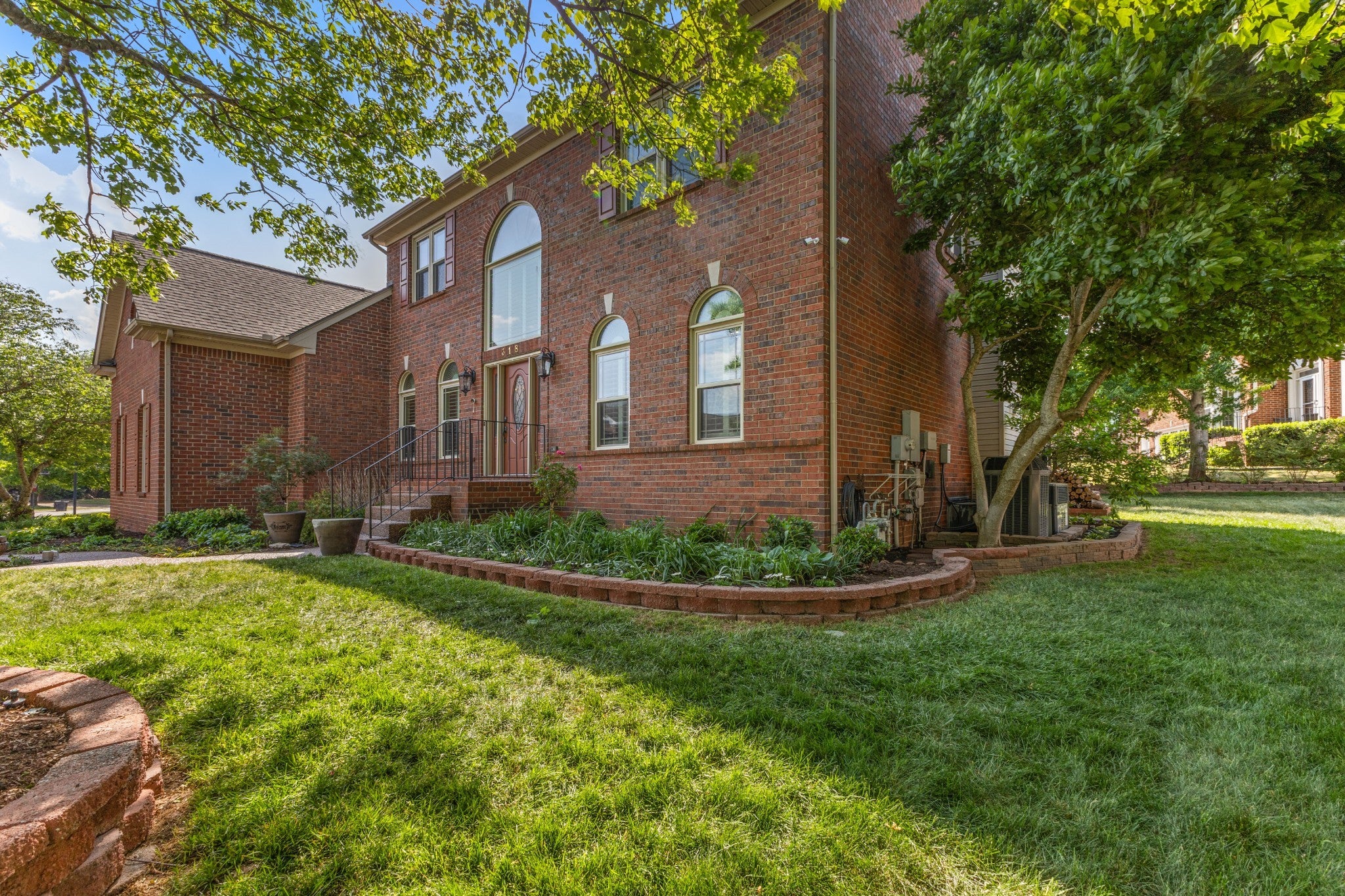 4-bed listing at 318 Logans Cir, Franklin