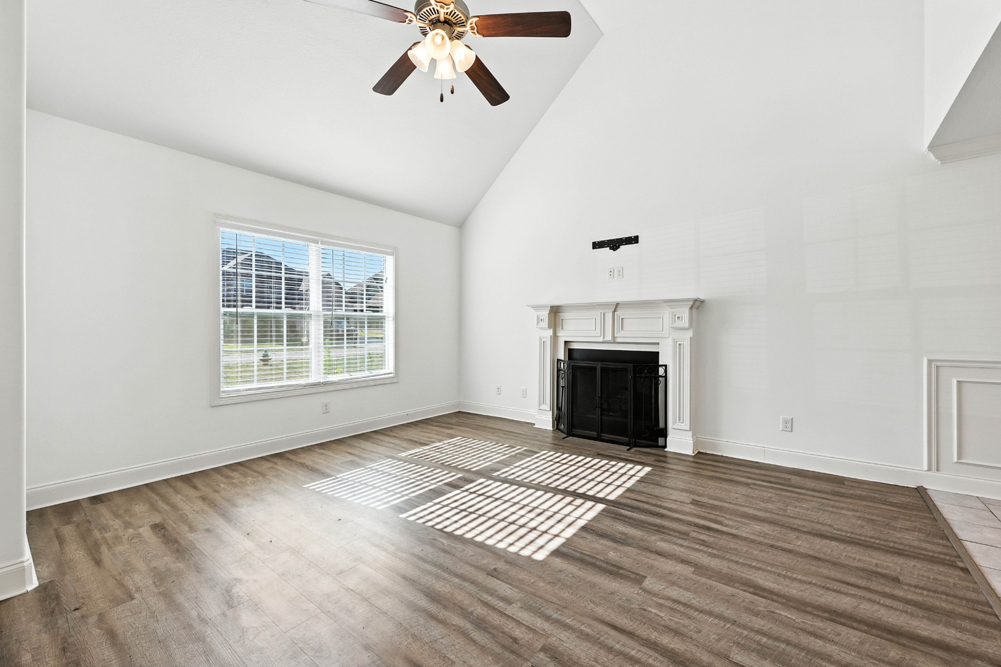 1076 Thrasher Dr