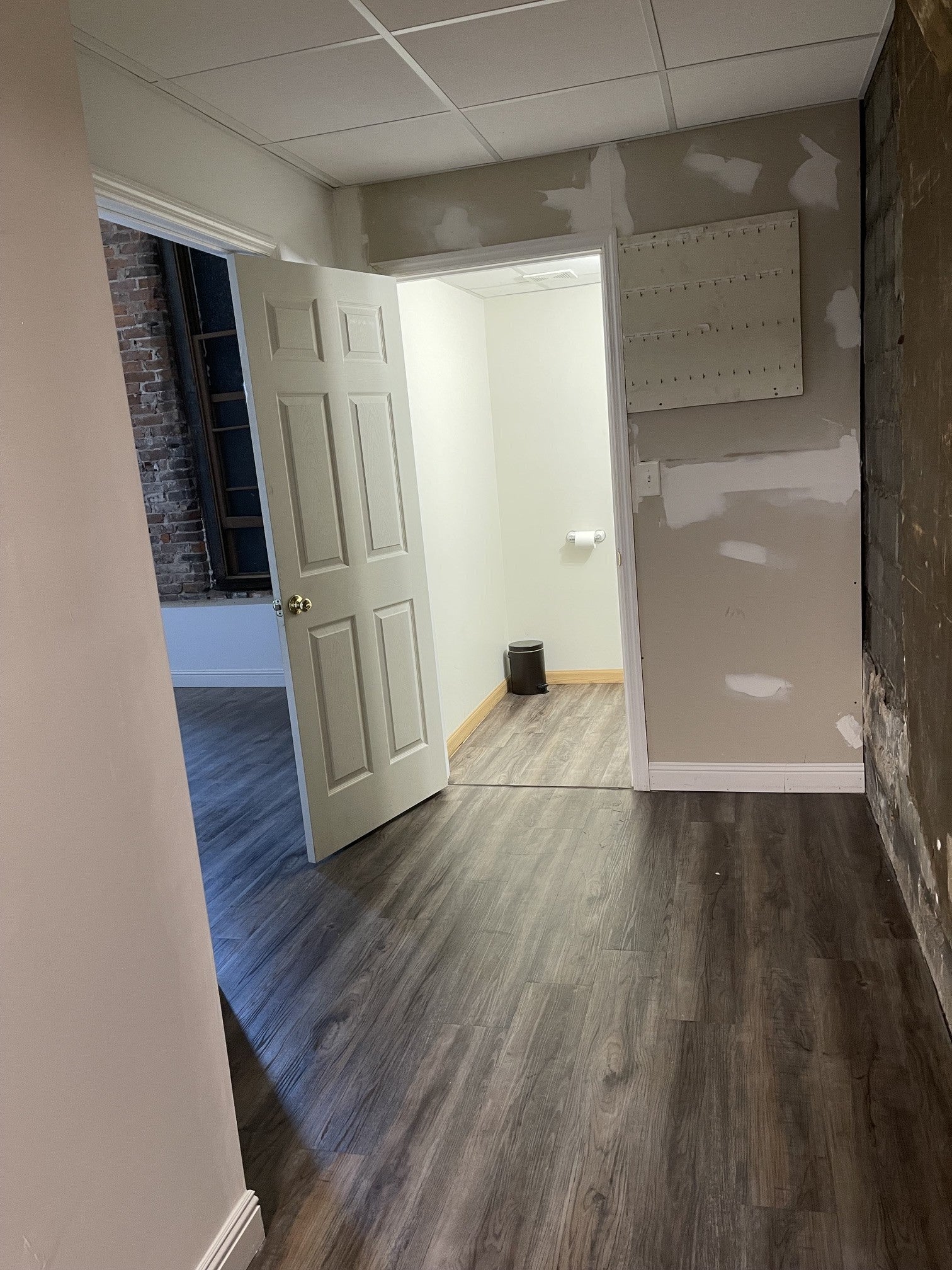 102 E Main St