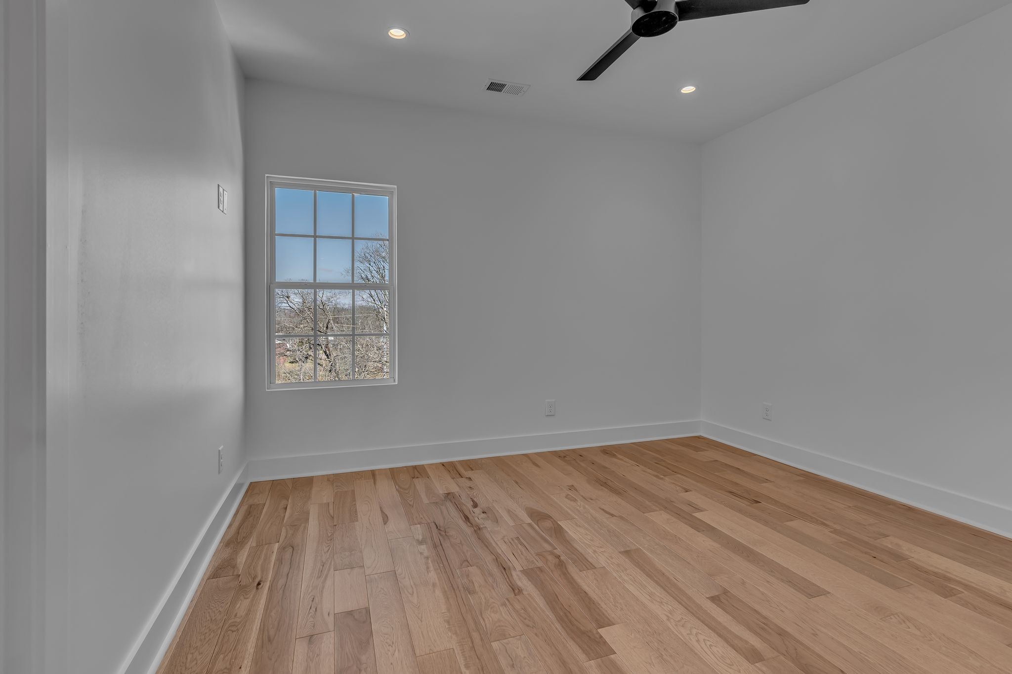 Nashville, Tennessee 37208, United States, 4 Bedrooms Bedrooms, ,4 BathroomsBathrooms,Residential,Active,21492