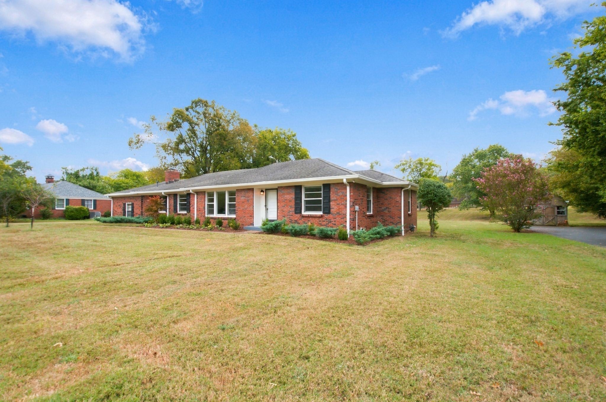 6313 Robin Hill Road