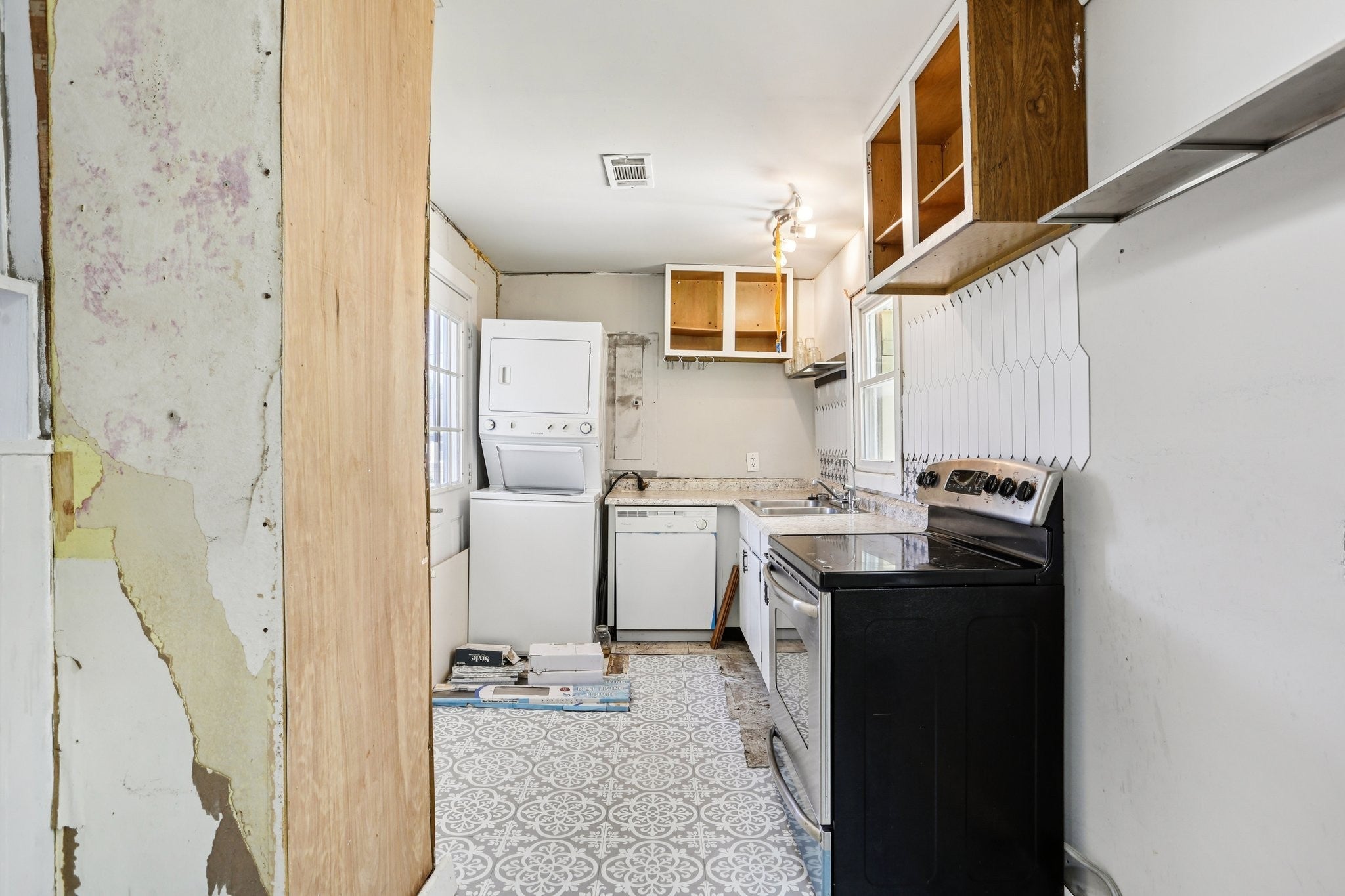 1009 Center St
