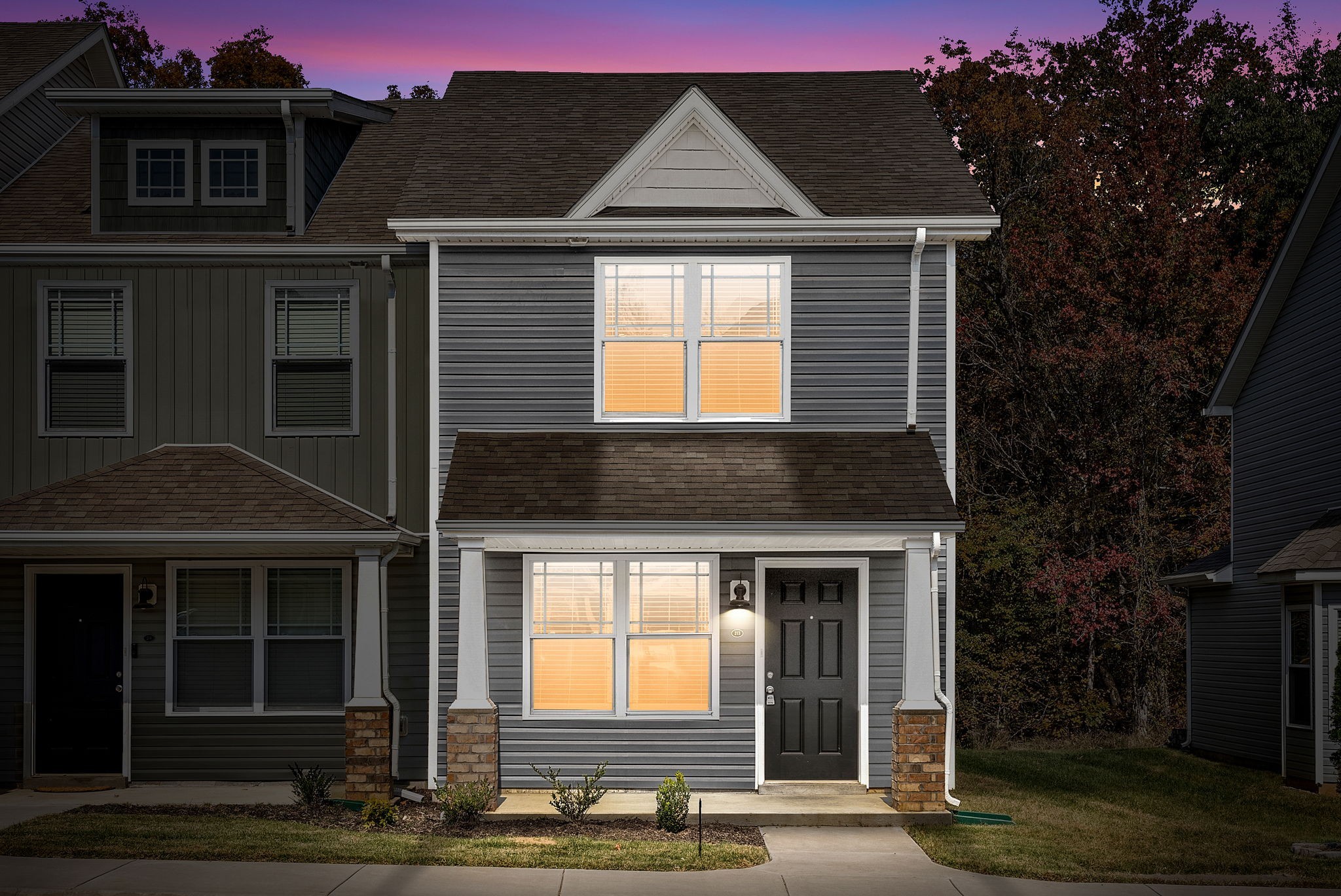 Clarksville, Tennessee 37040, United States, 2 Bedrooms Bedrooms, ,3 BathroomsBathrooms,Residential,Active,142967