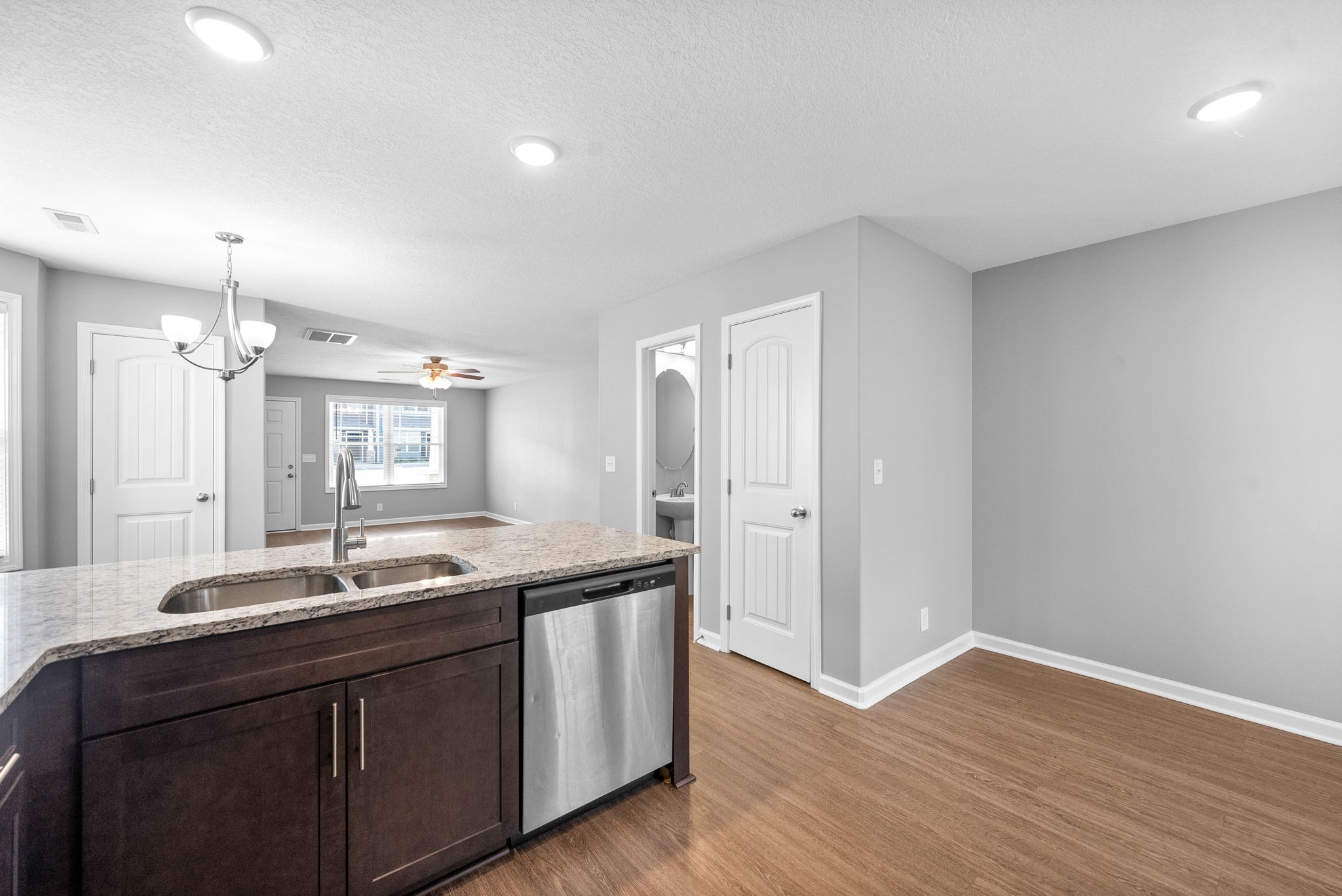 Clarksville, Tennessee 37040, United States, 2 Bedrooms Bedrooms, ,3 BathroomsBathrooms,Residential,Active,142967