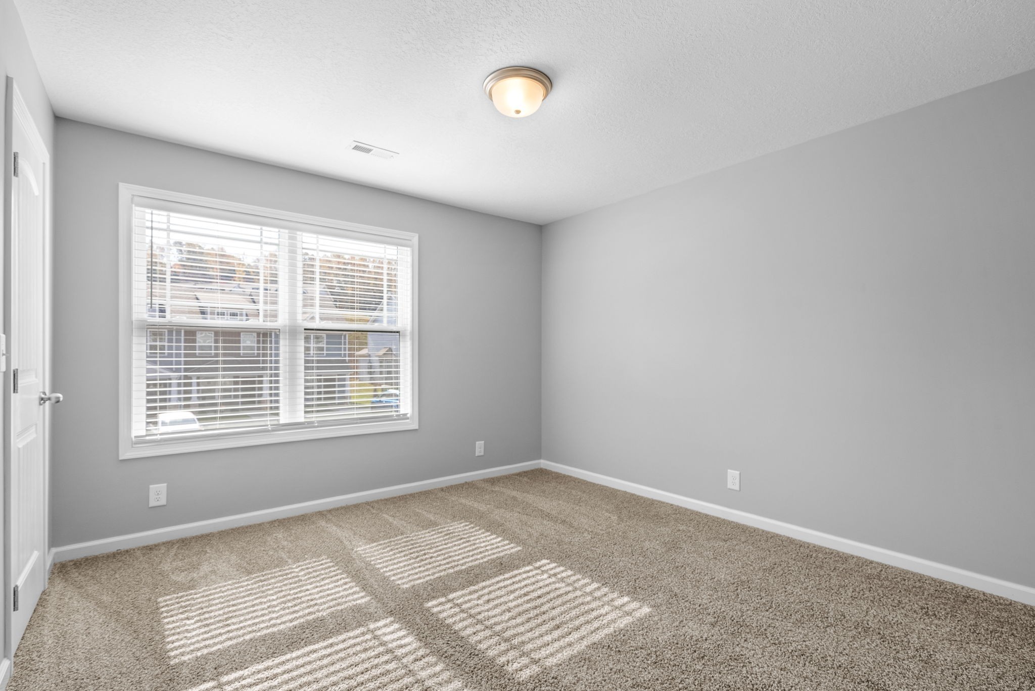 Clarksville, Tennessee 37040, United States, 2 Bedrooms Bedrooms, ,3 BathroomsBathrooms,Residential,Active,142967