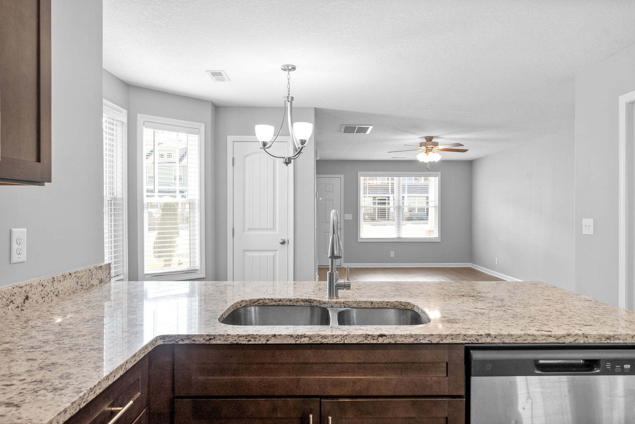 Clarksville, Tennessee 37040, United States, 2 Bedrooms Bedrooms, ,3 BathroomsBathrooms,Residential,Active,142967