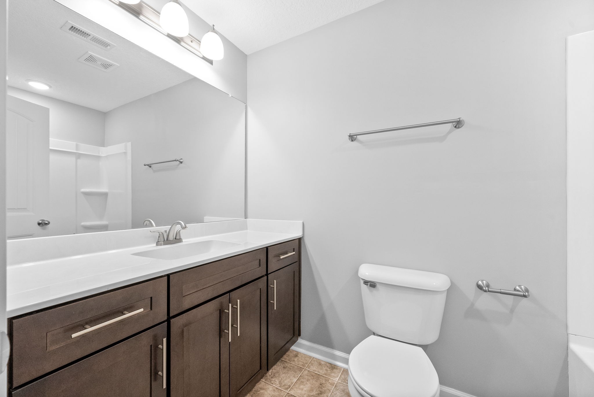 Clarksville, Tennessee 37040, United States, 2 Bedrooms Bedrooms, ,3 BathroomsBathrooms,Residential,Active,142967