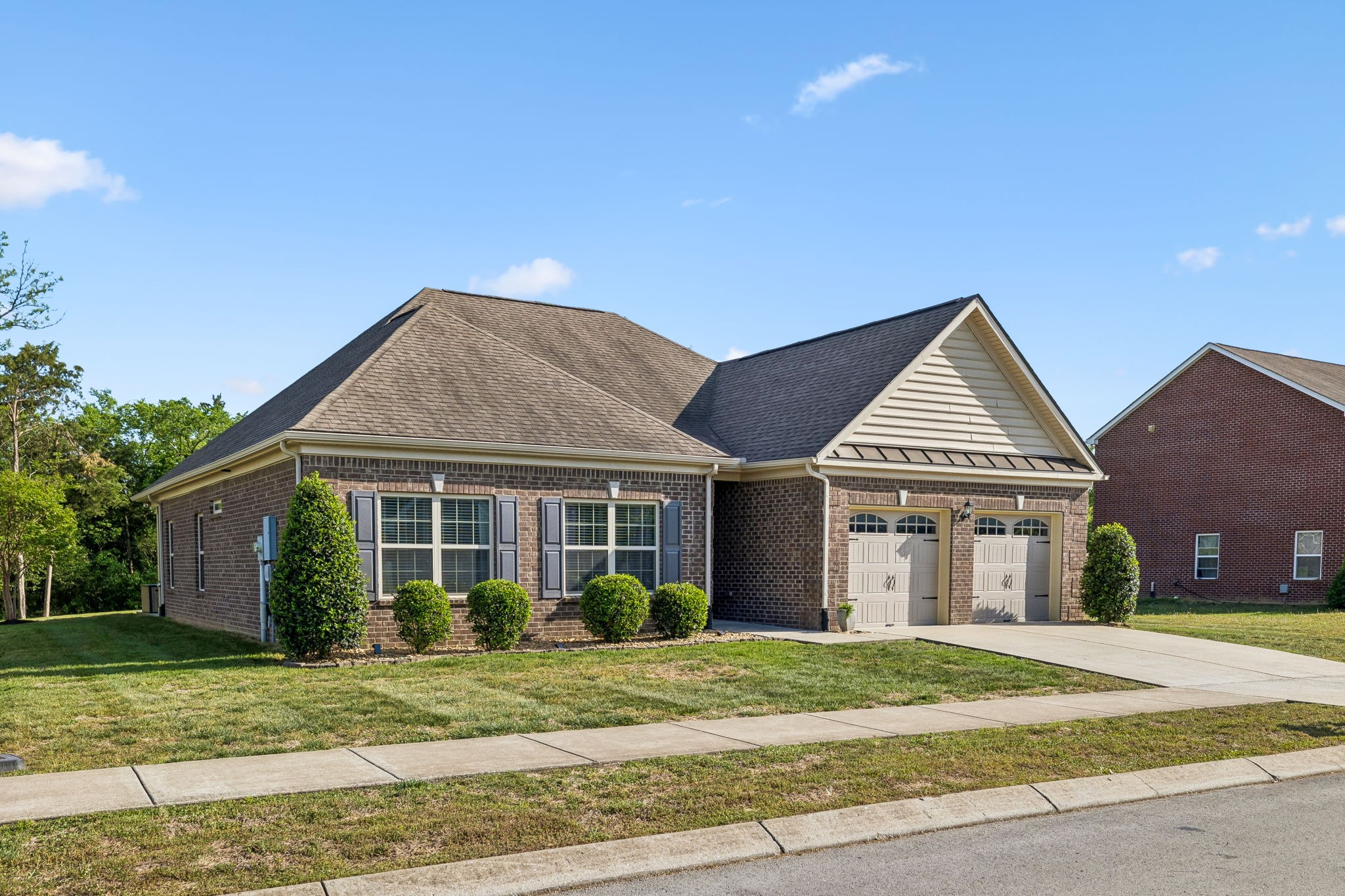 1446 Woodside Dr