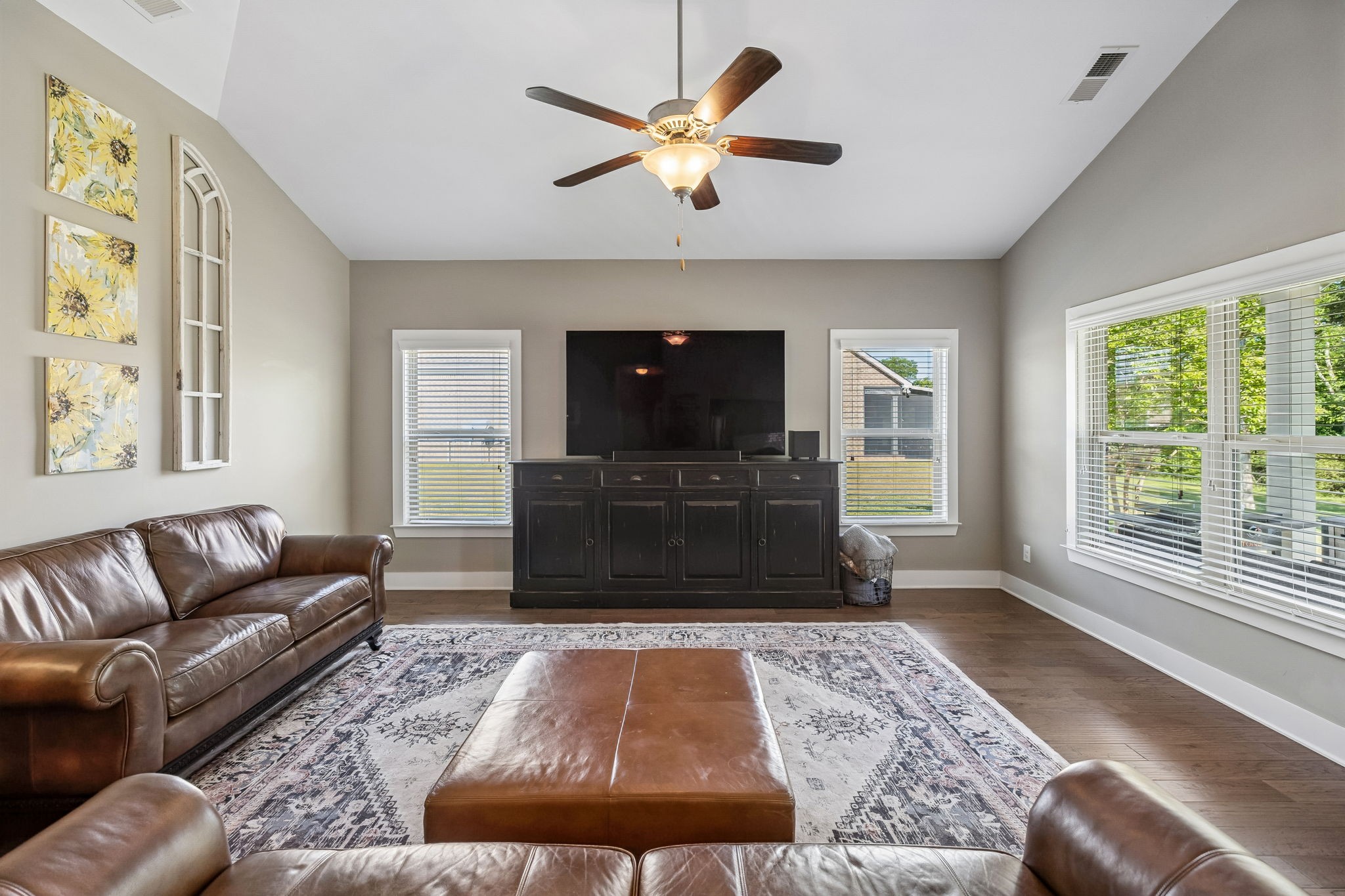 1446 Woodside Dr