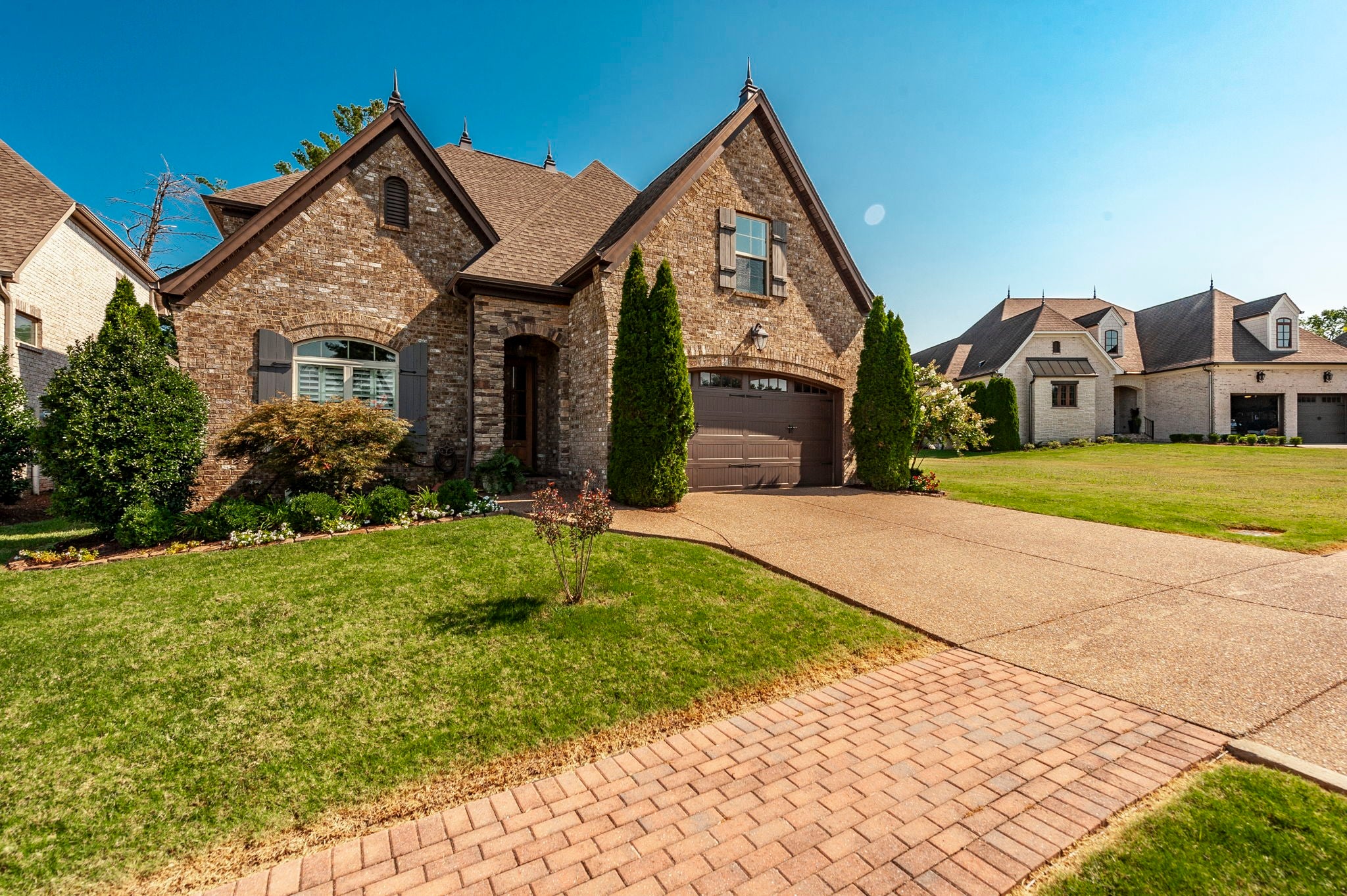1027 Jarman Ln
