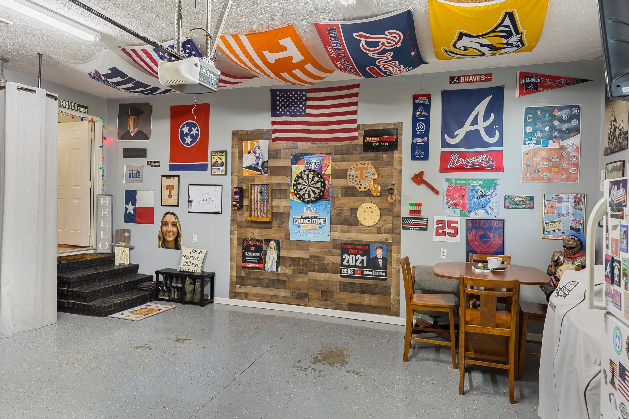 Manchester, Tennessee 37355, United States, 3 Bedrooms Bedrooms, ,2 BathroomsBathrooms,Residential,Pending,241548