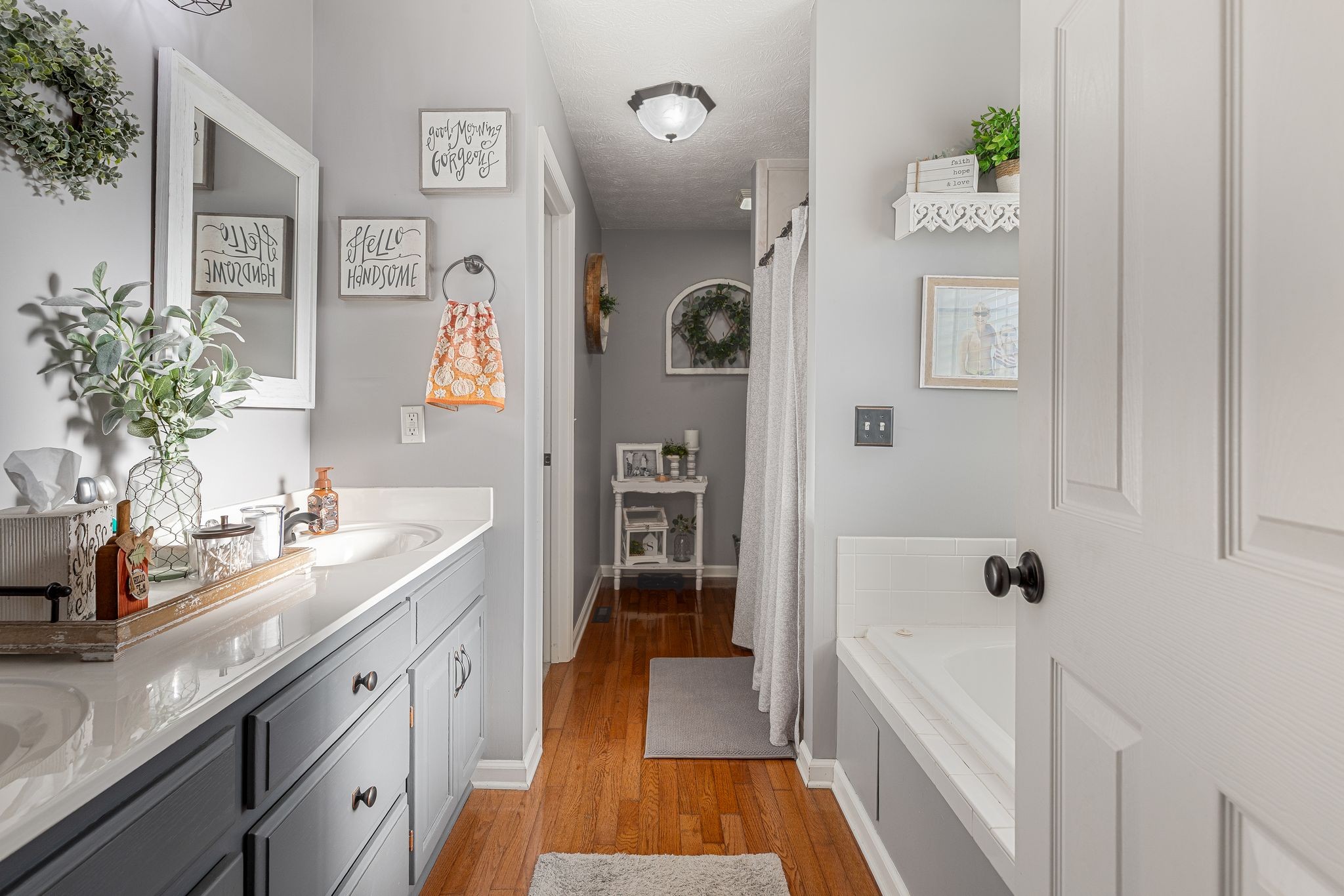 Manchester, Tennessee 37355, United States, 3 Bedrooms Bedrooms, ,2 BathroomsBathrooms,Residential,Pending,241548