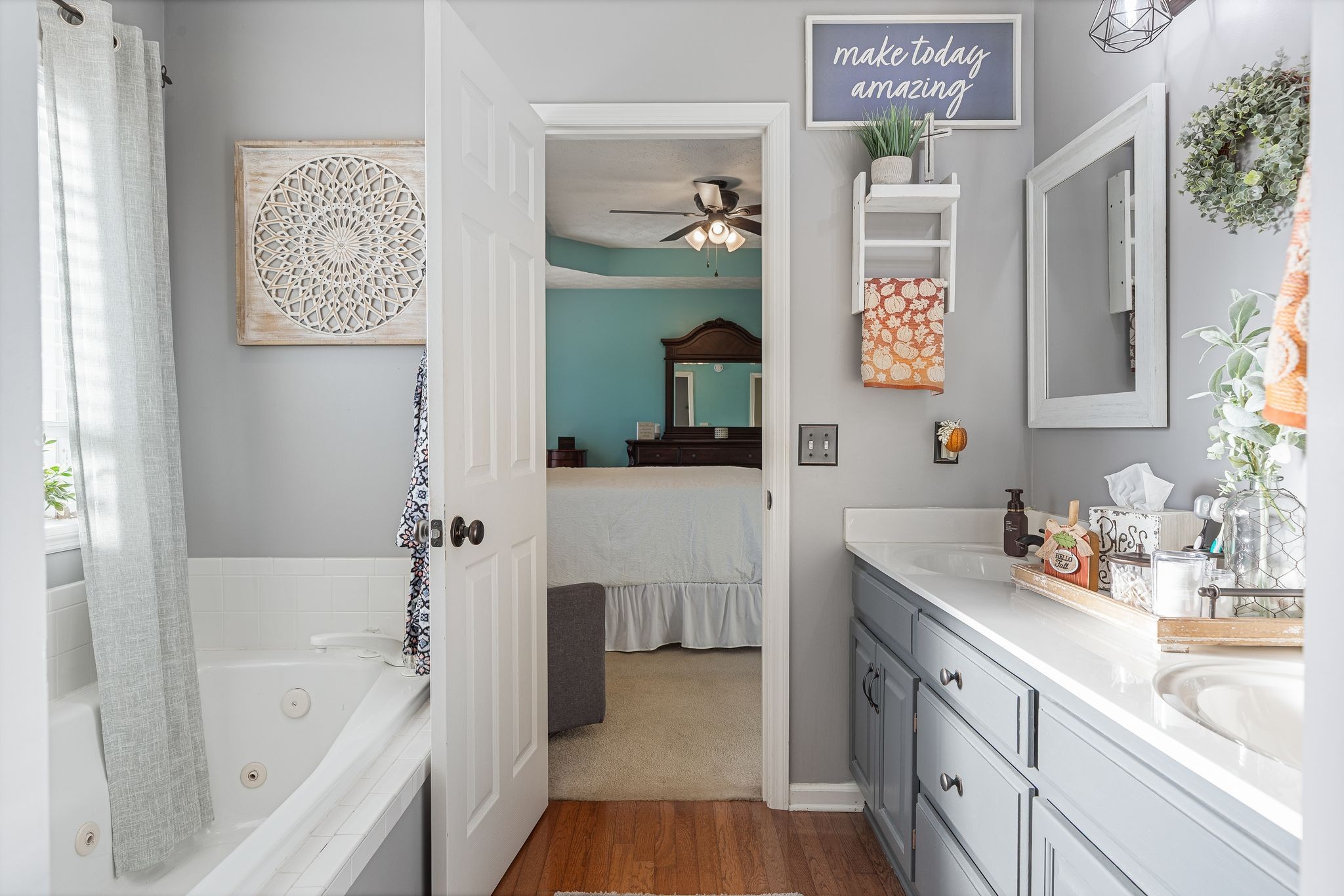 Manchester, Tennessee 37355, United States, 3 Bedrooms Bedrooms, ,2 BathroomsBathrooms,Residential,Pending,241548