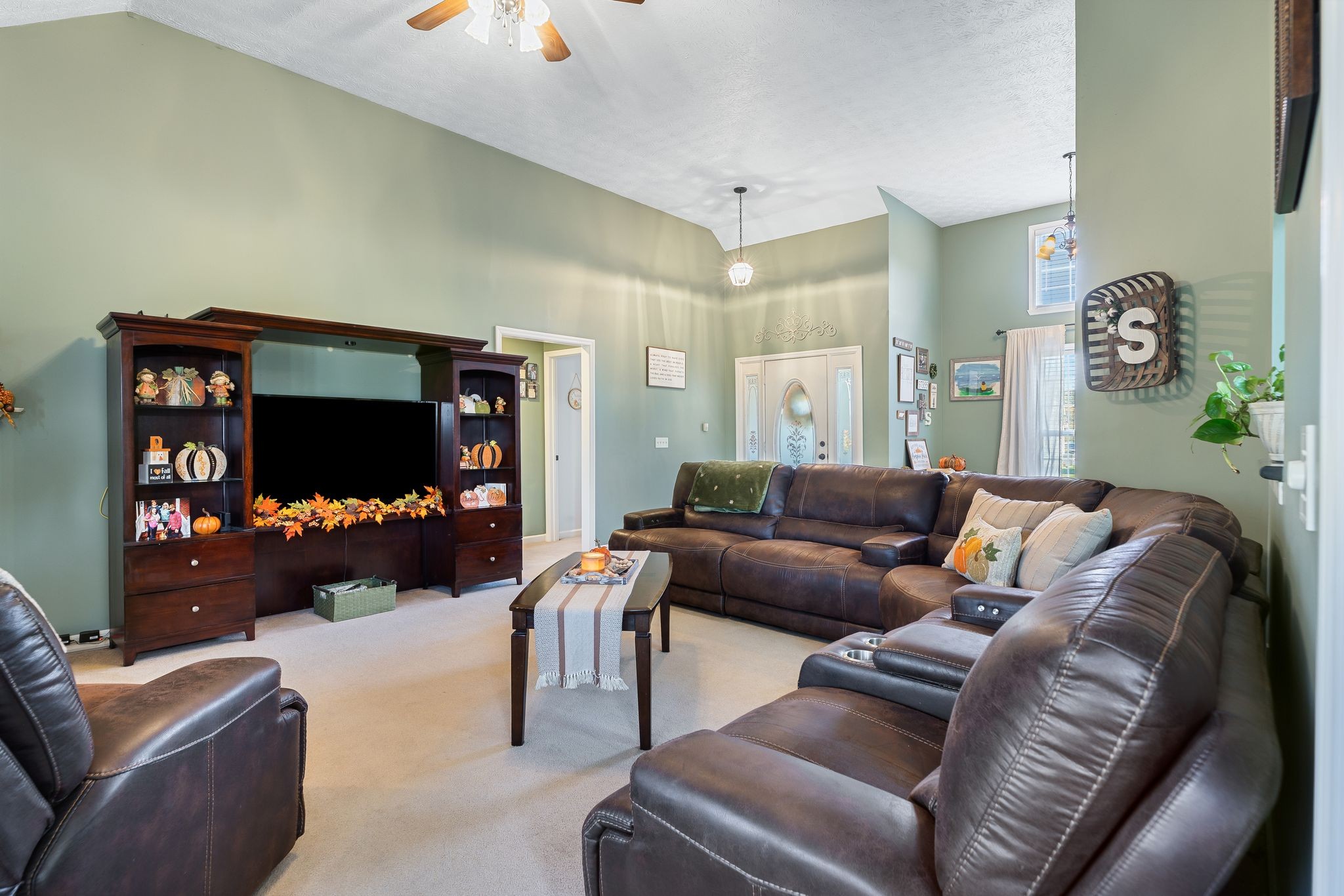 Manchester, Tennessee 37355, United States, 3 Bedrooms Bedrooms, ,2 BathroomsBathrooms,Residential,Pending,241548