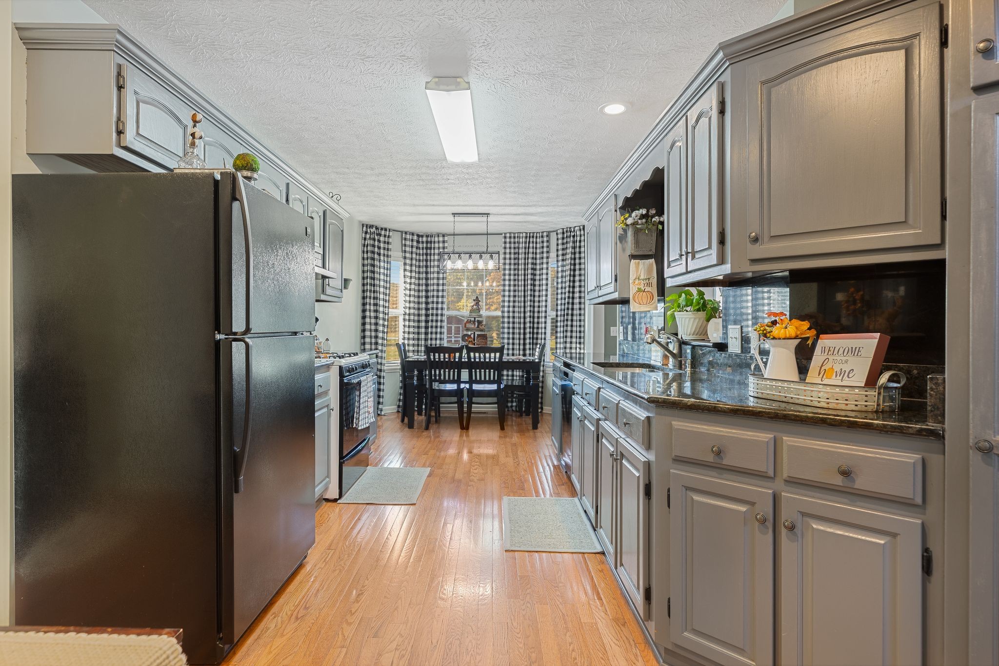 Manchester, Tennessee 37355, United States, 3 Bedrooms Bedrooms, ,2 BathroomsBathrooms,Residential,Pending,241548