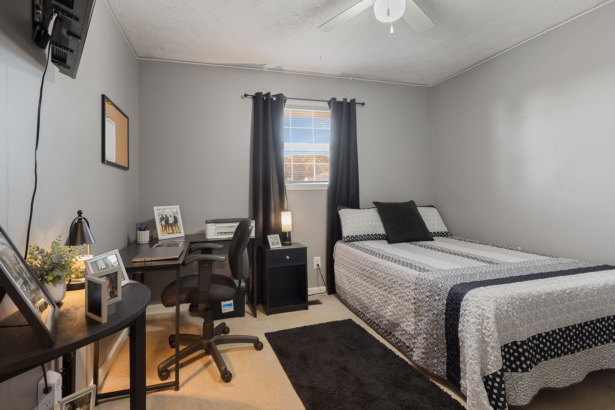 Manchester, Tennessee 37355, United States, 3 Bedrooms Bedrooms, ,2 BathroomsBathrooms,Residential,Pending,241548