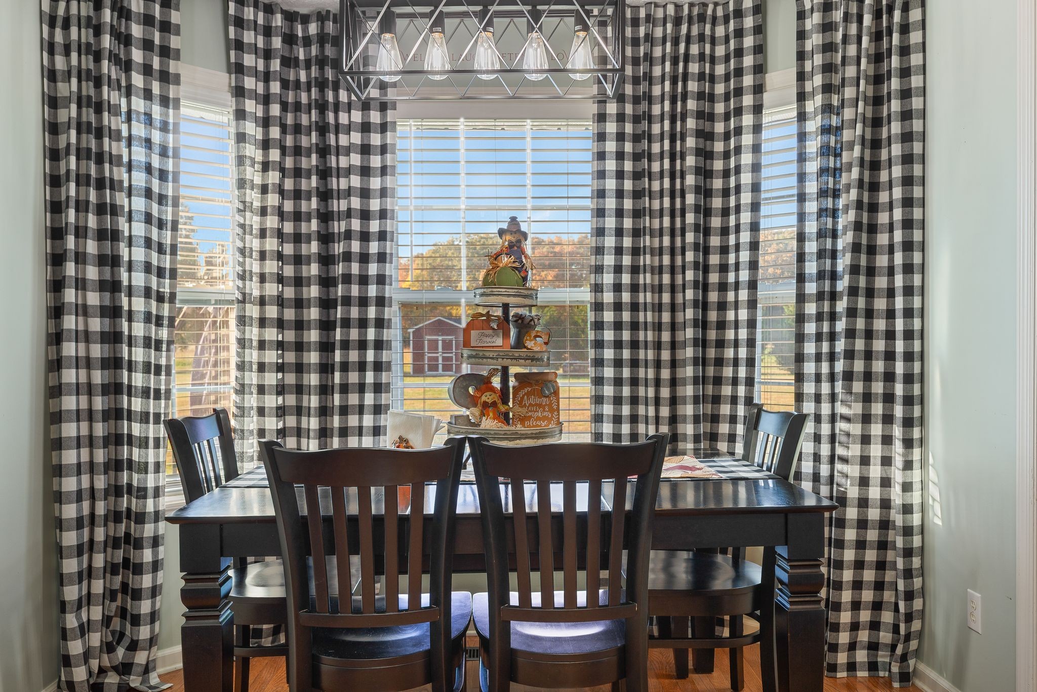 Manchester, Tennessee 37355, United States, 3 Bedrooms Bedrooms, ,2 BathroomsBathrooms,Residential,Pending,241548