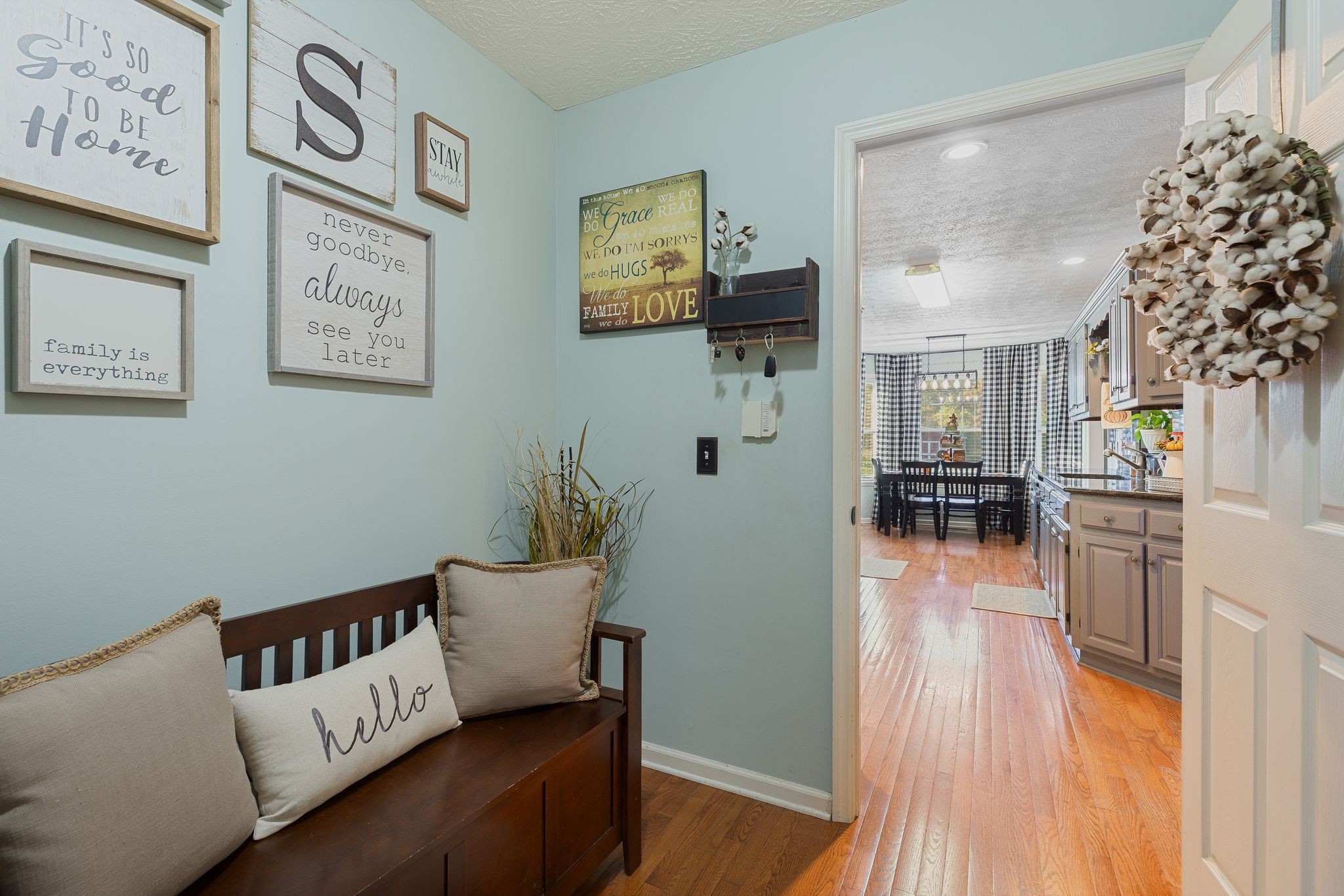 Manchester, Tennessee 37355, United States, 3 Bedrooms Bedrooms, ,2 BathroomsBathrooms,Residential,Pending,241548