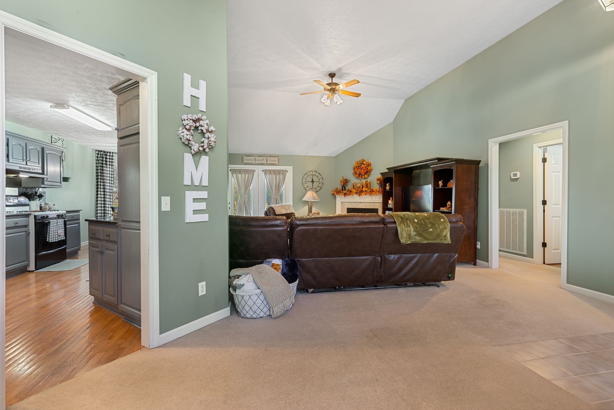 Manchester, Tennessee 37355, United States, 3 Bedrooms Bedrooms, ,2 BathroomsBathrooms,Residential,Pending,241548