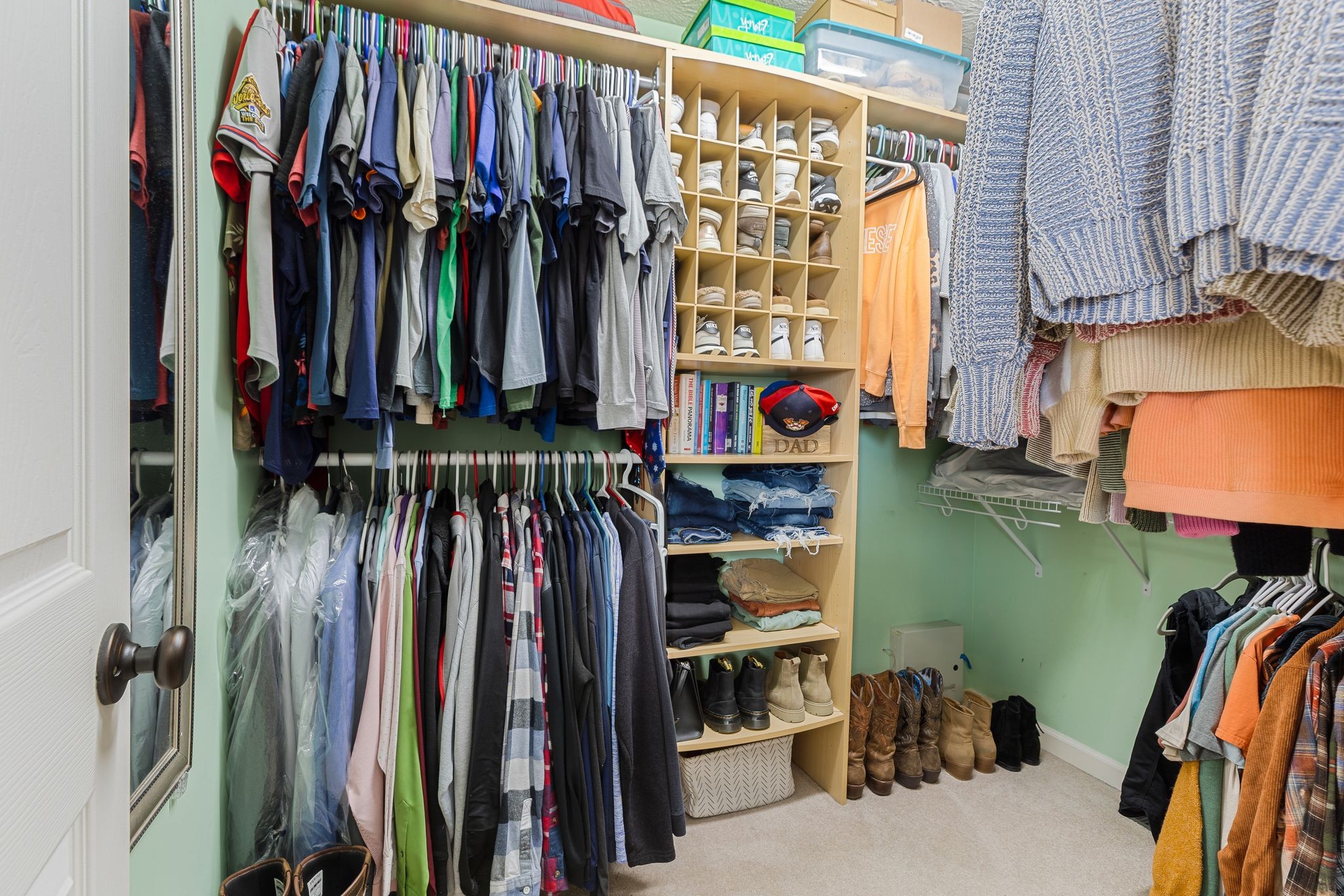 Manchester, Tennessee 37355, United States, 3 Bedrooms Bedrooms, ,2 BathroomsBathrooms,Residential,Pending,241548