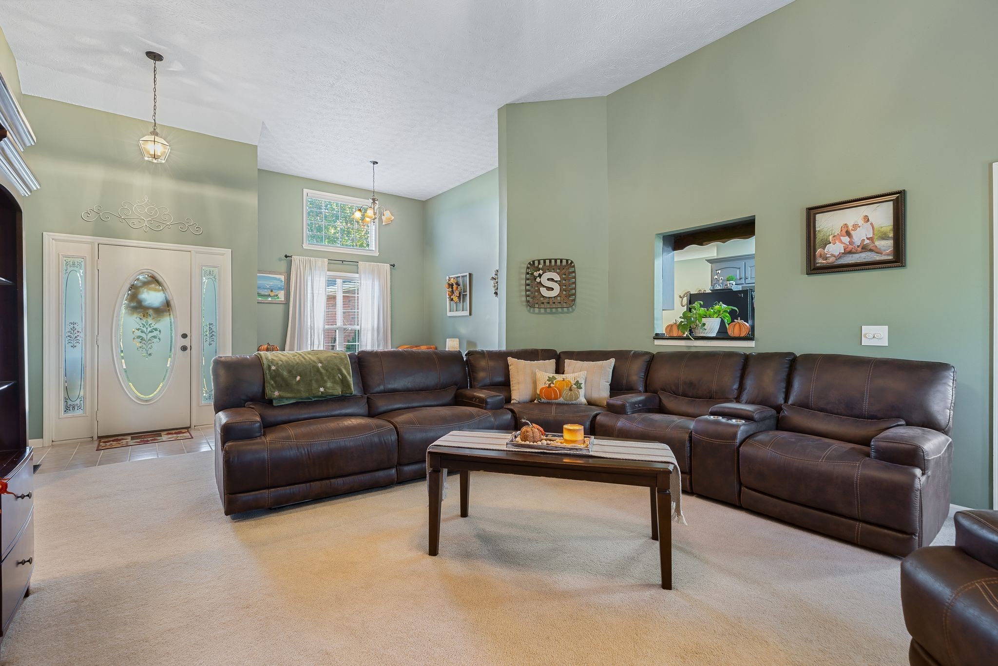 Manchester, Tennessee 37355, United States, 3 Bedrooms Bedrooms, ,2 BathroomsBathrooms,Residential,Pending,241548